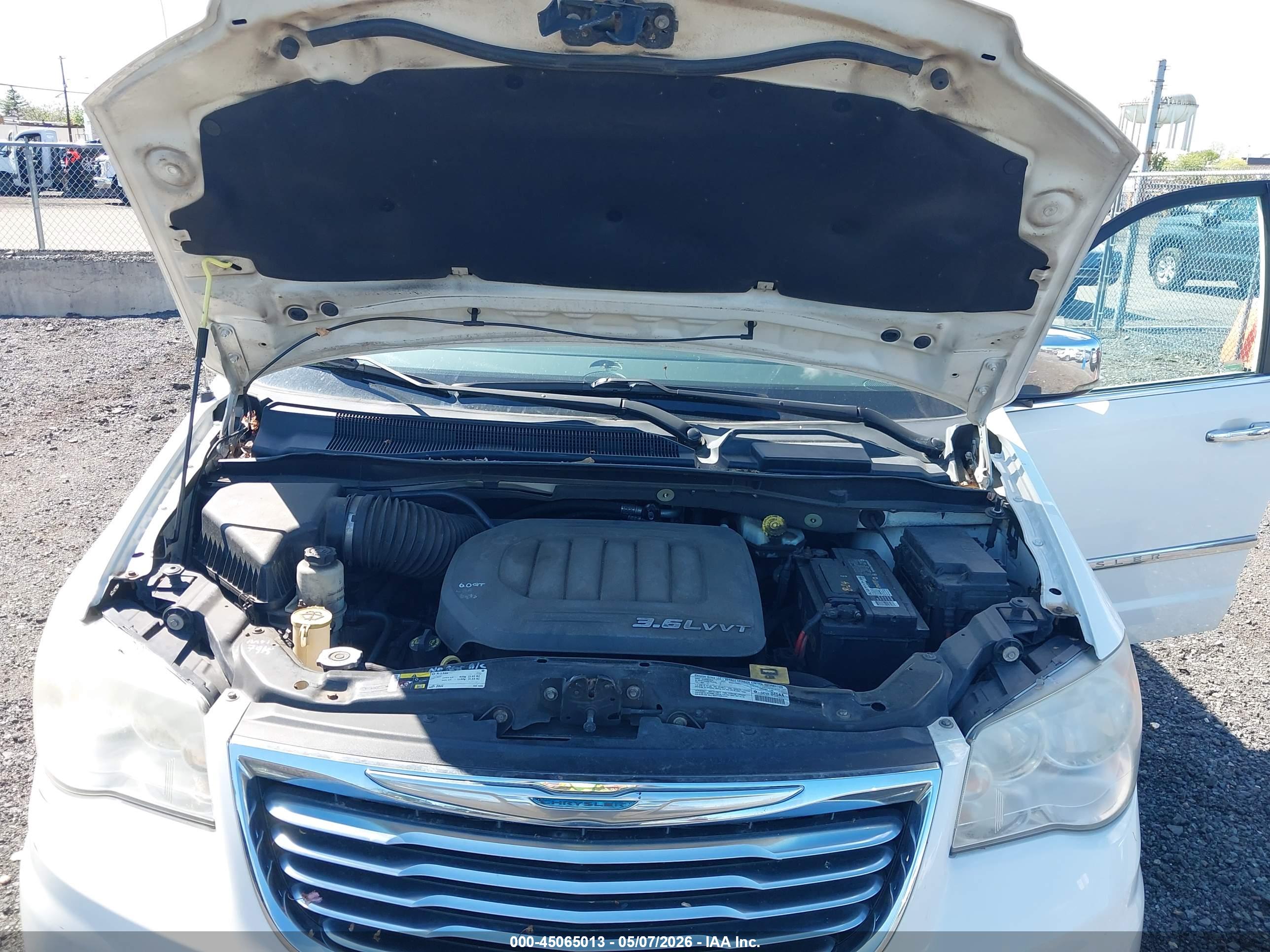 CHRYSLER TOWN image 10