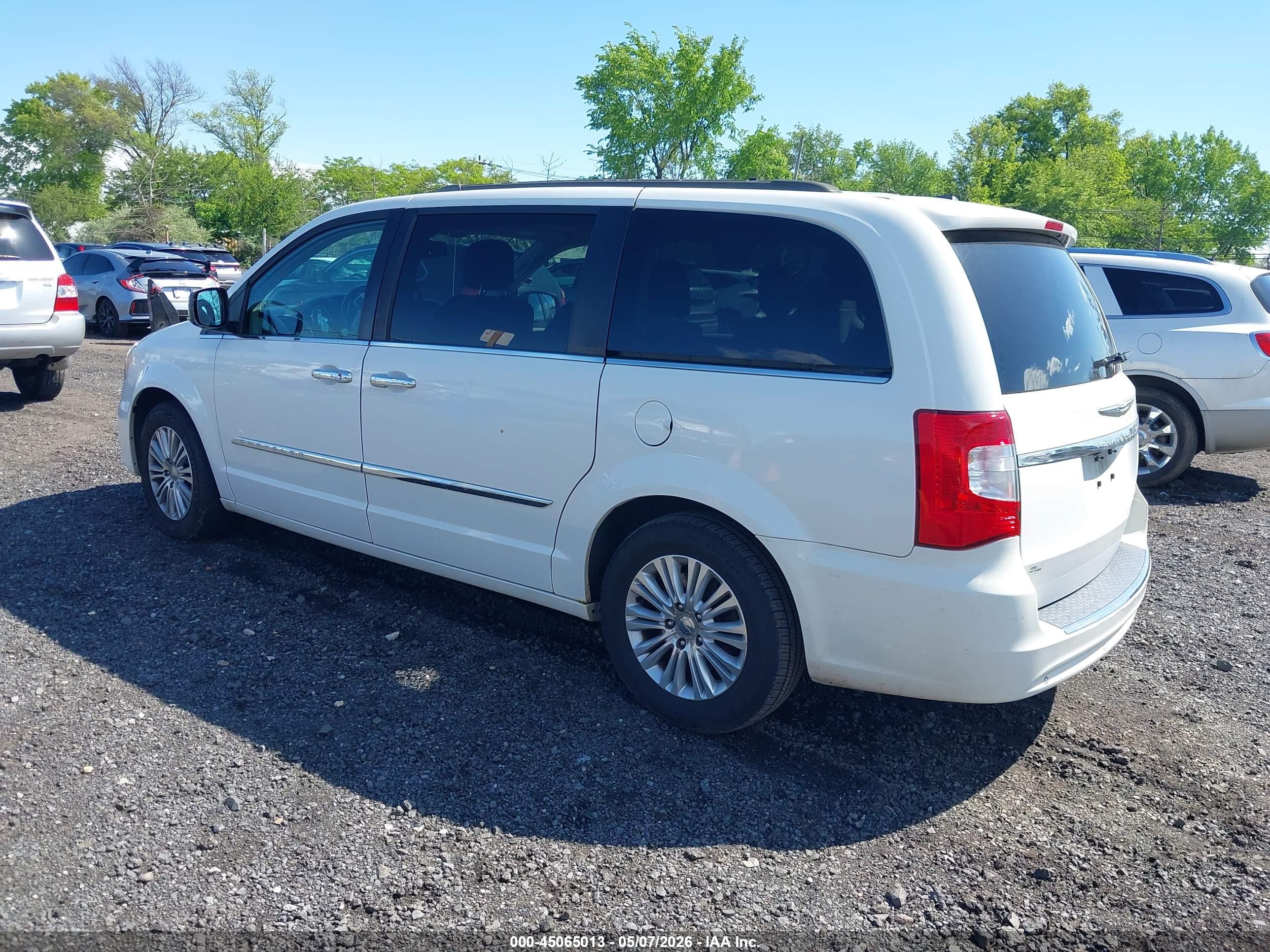 CHRYSLER TOWN image 3