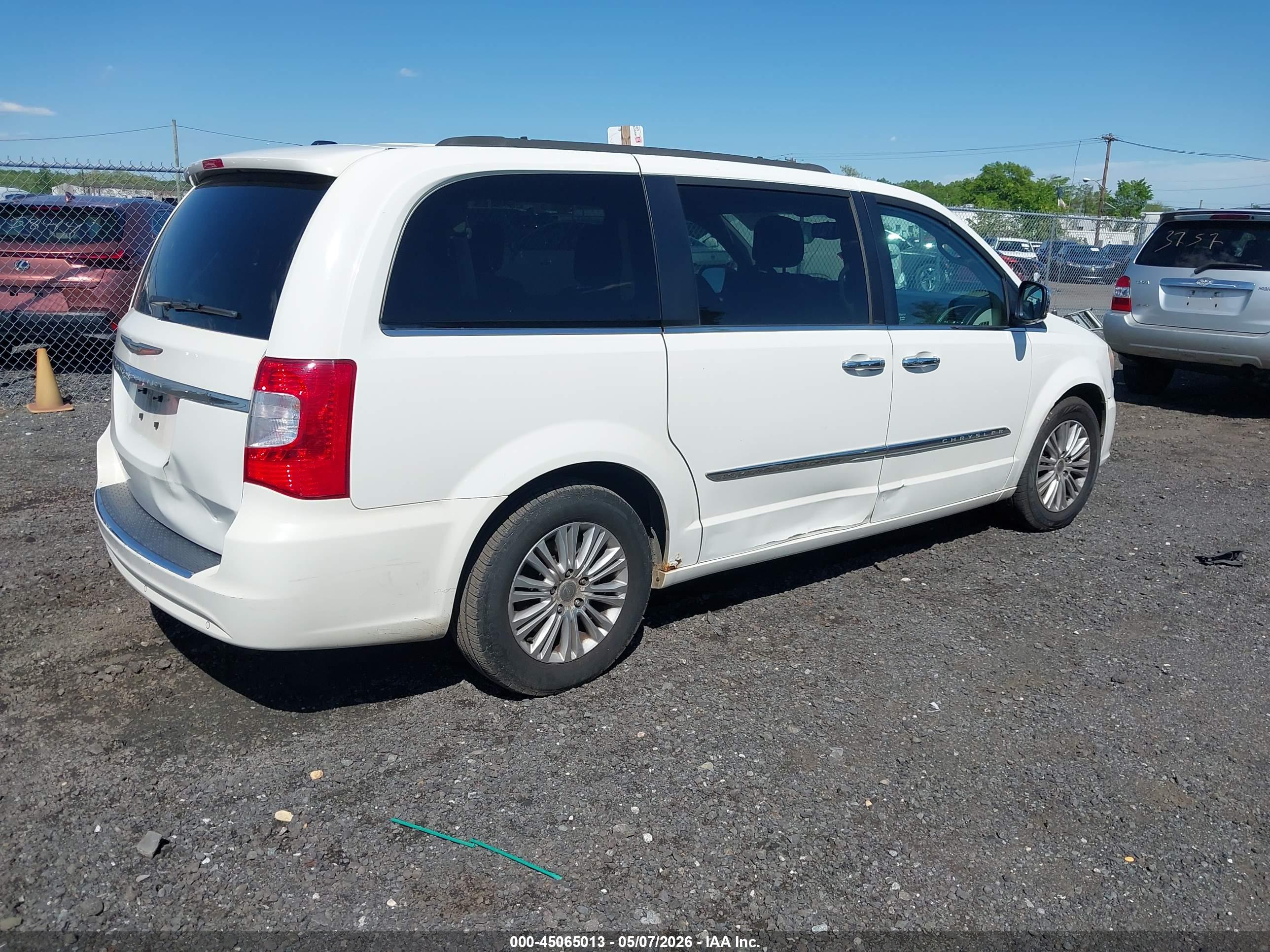 CHRYSLER TOWN image 4