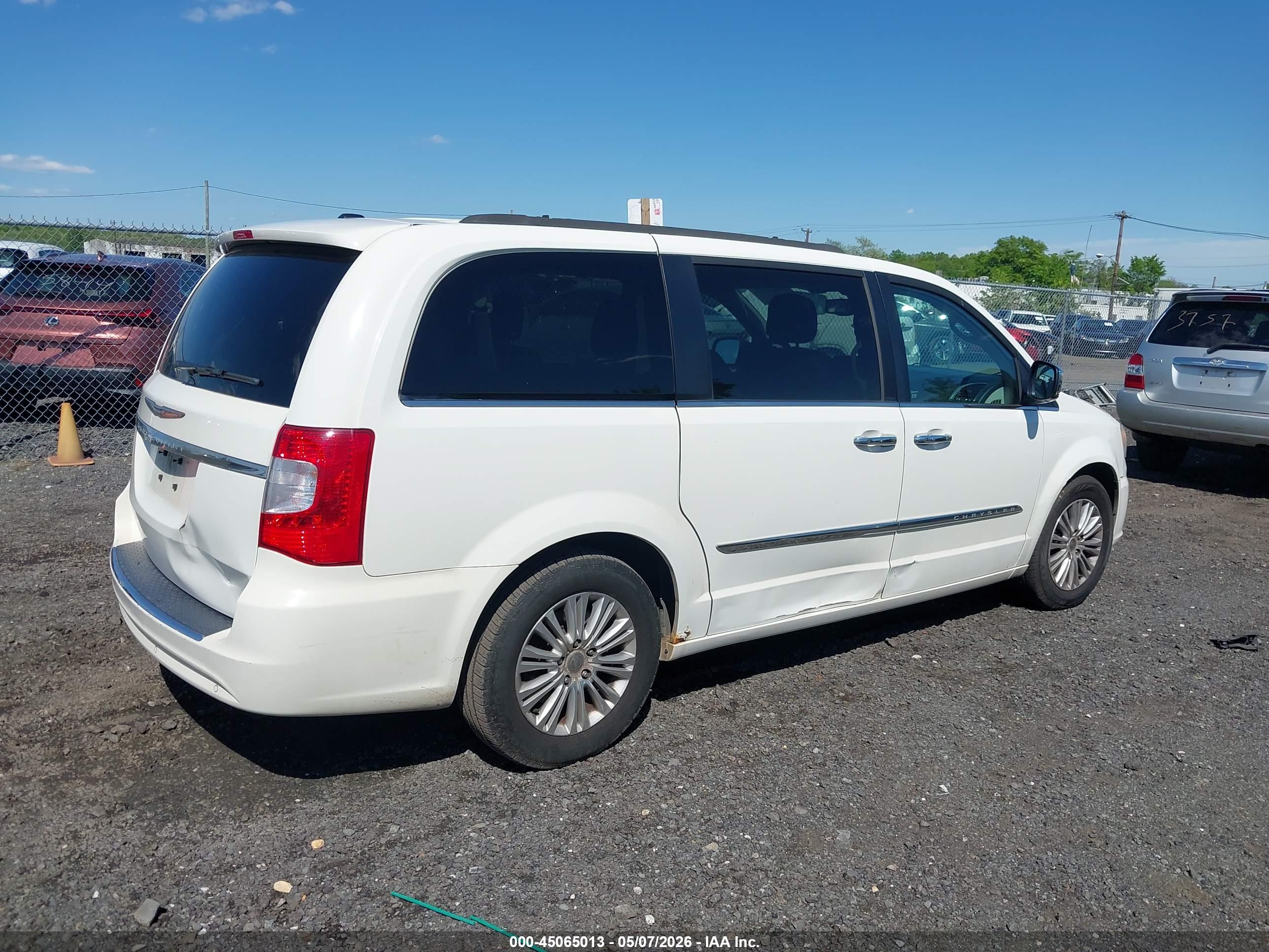 CHRYSLER TOWN image 6