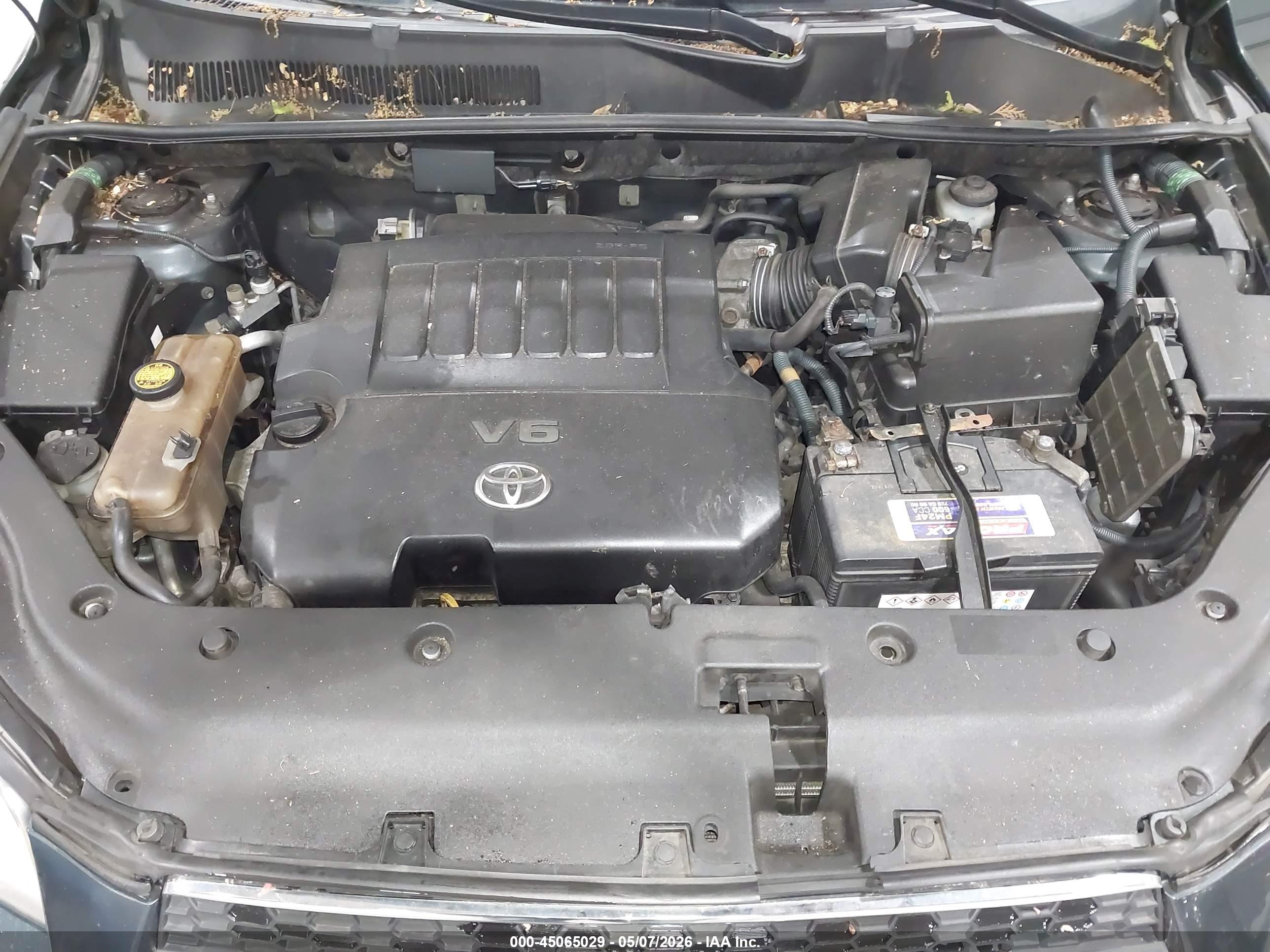 TOYOTA RAV4 image 10