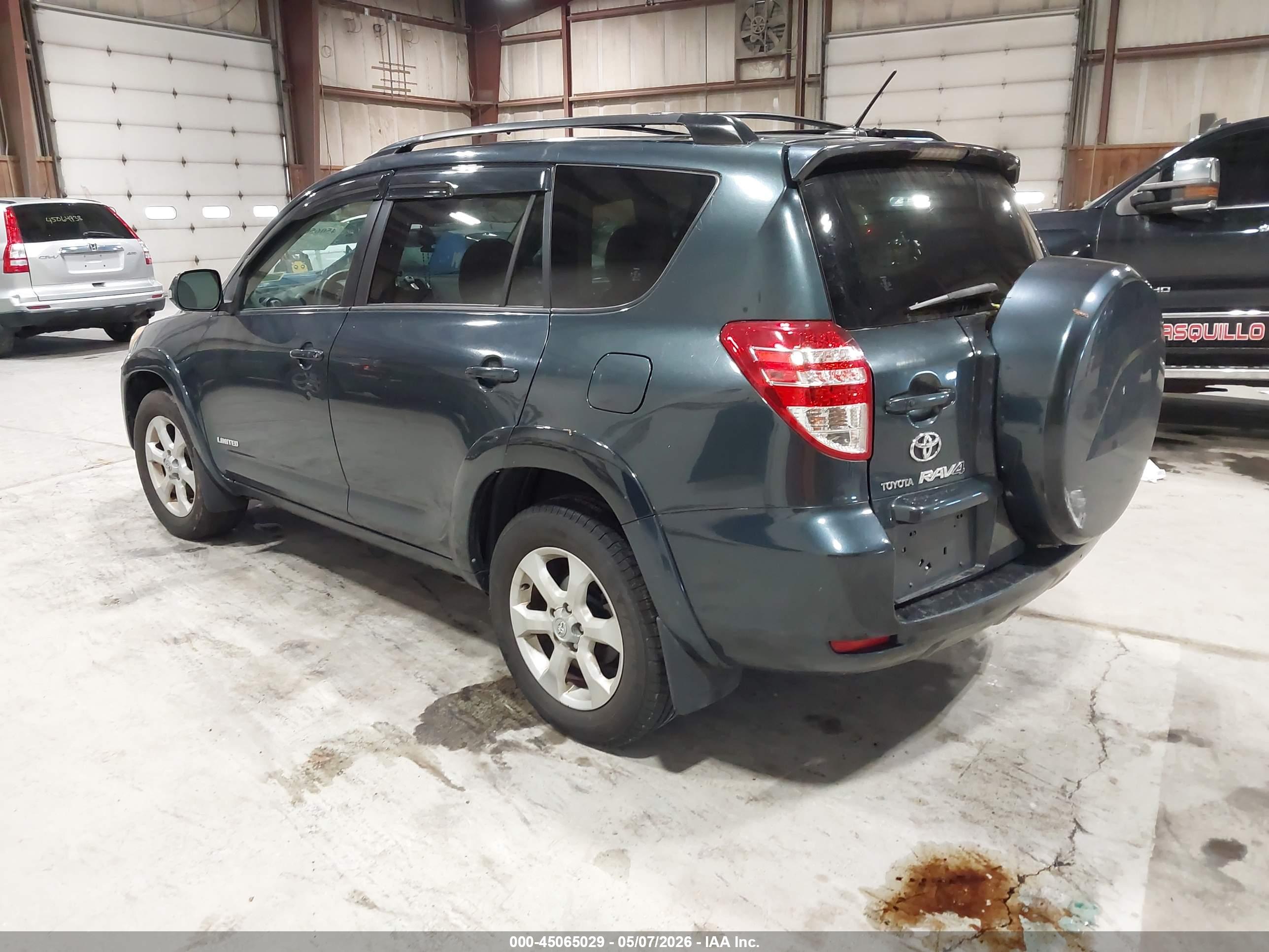 TOYOTA RAV4 image 3