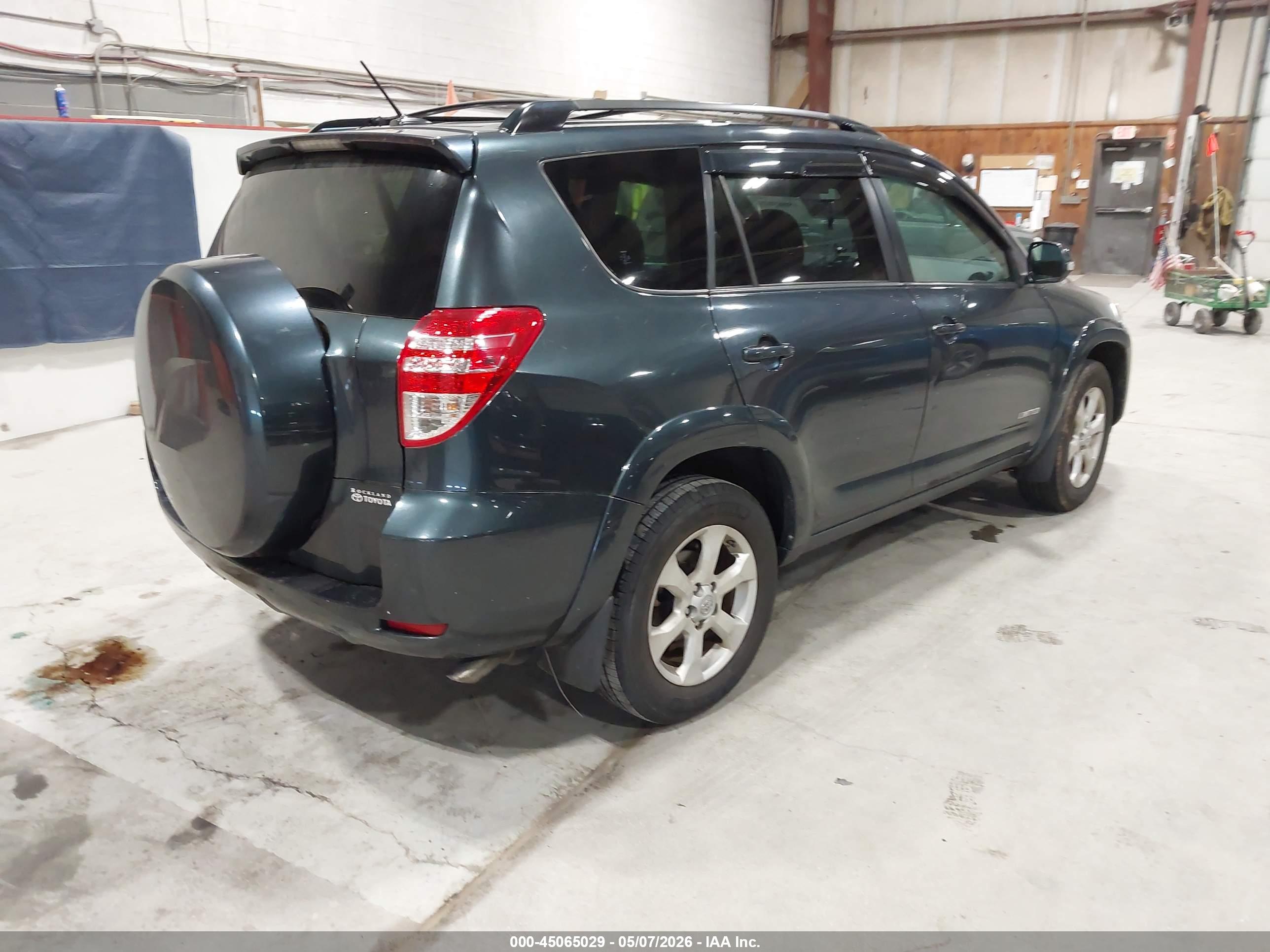 TOYOTA RAV4 image 4