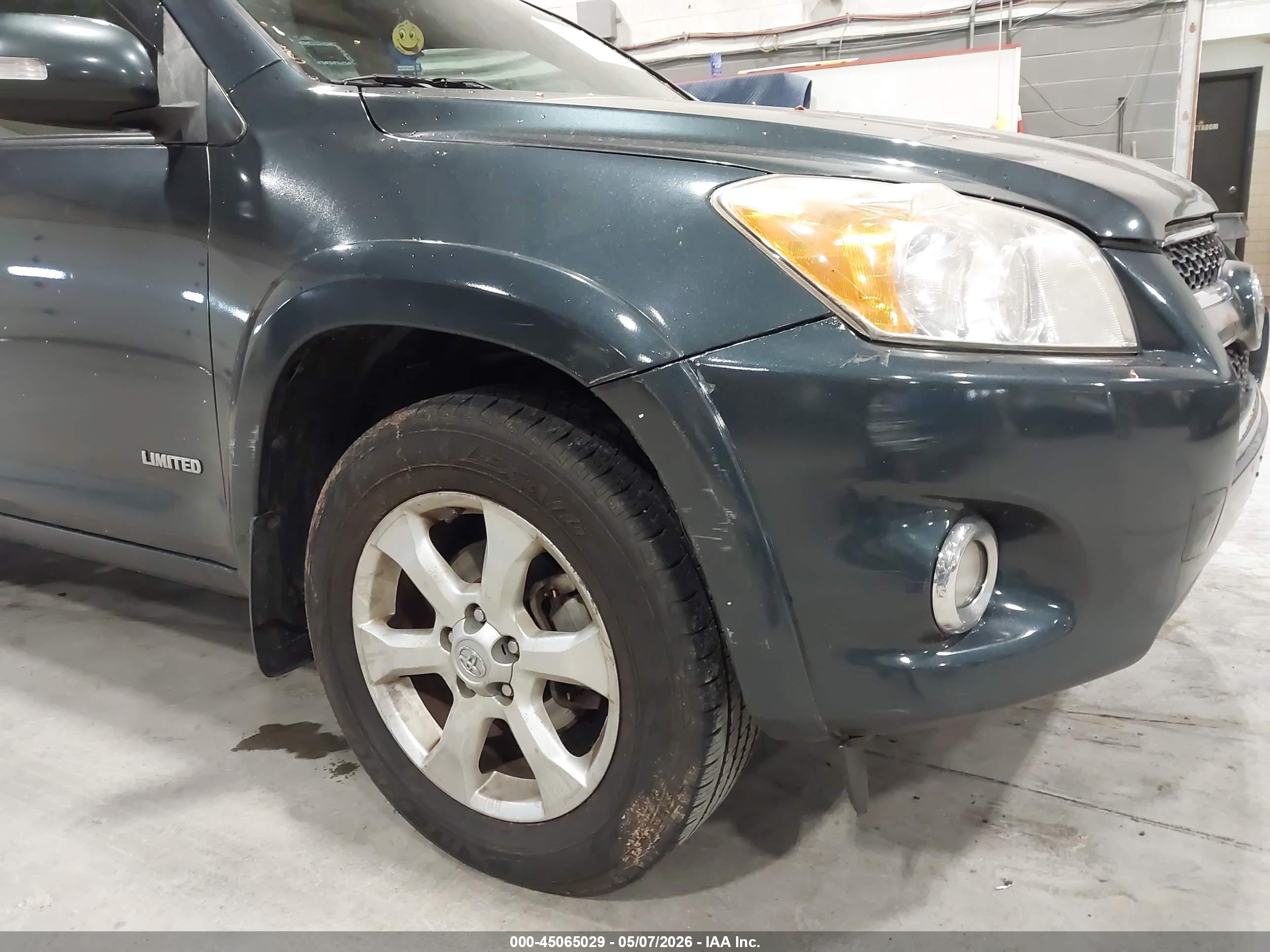 TOYOTA RAV4 image 6