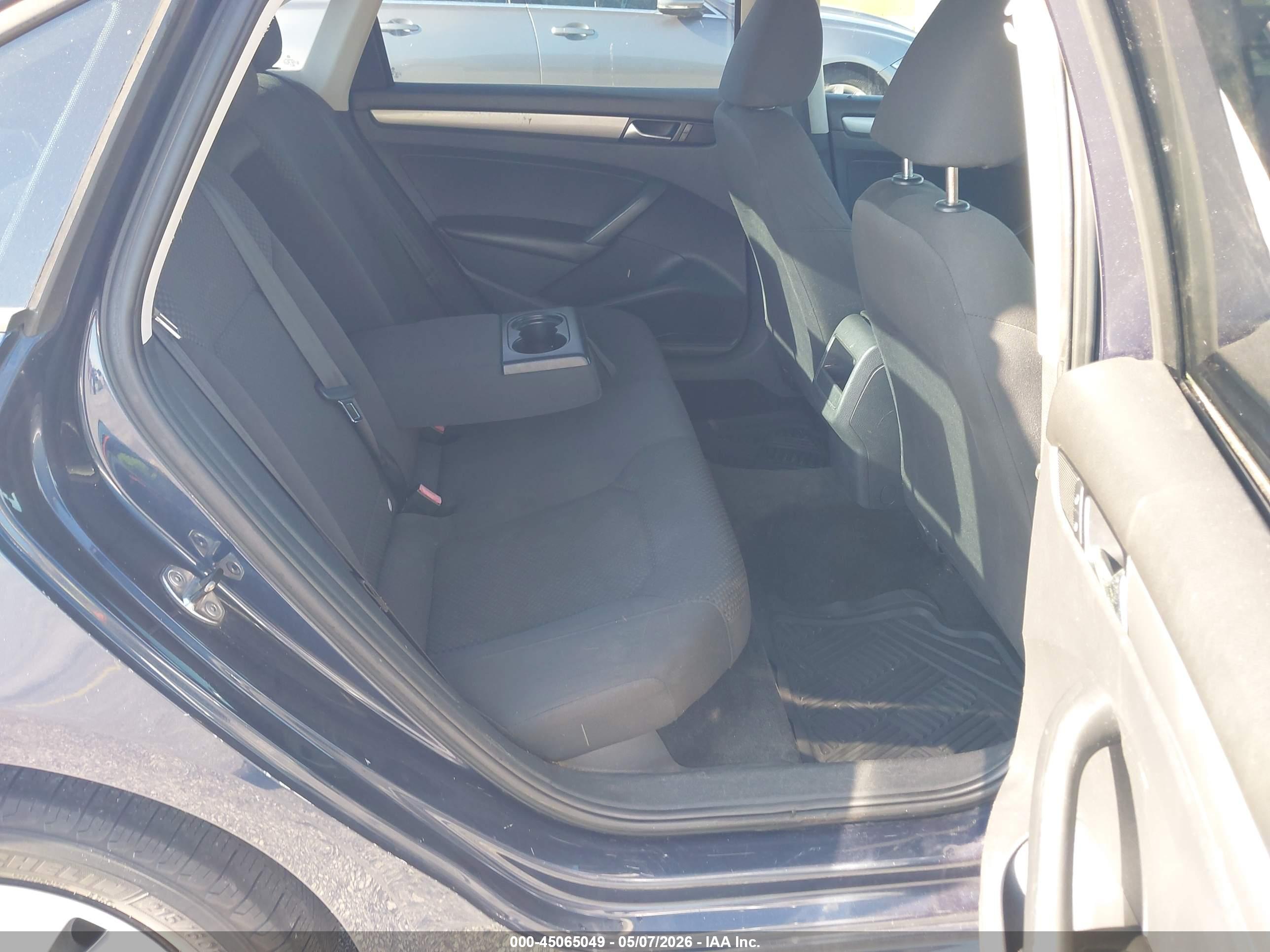 VOLKSWAGEN PASSAT image 8