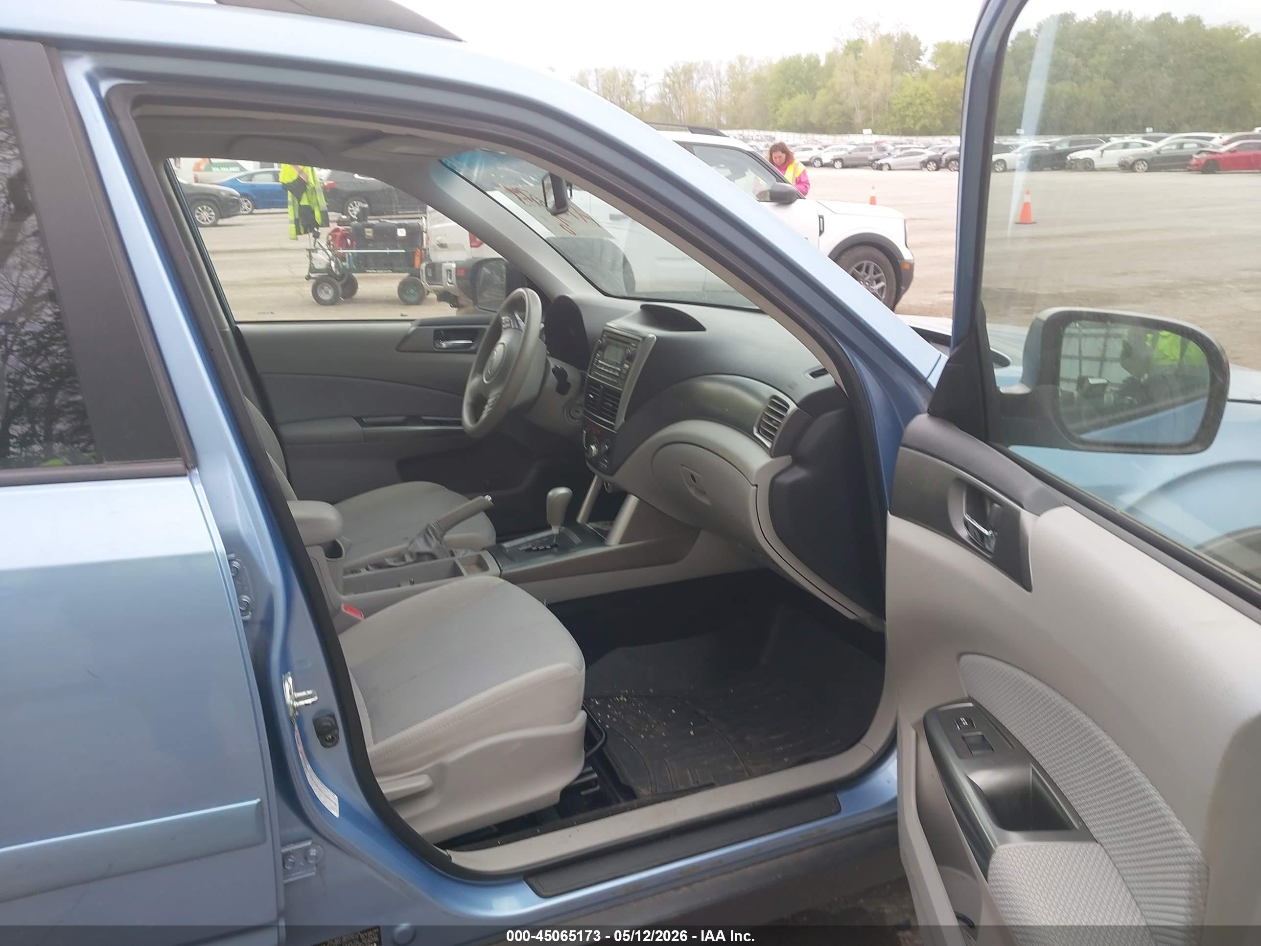 SUBARU FORESTER image 5