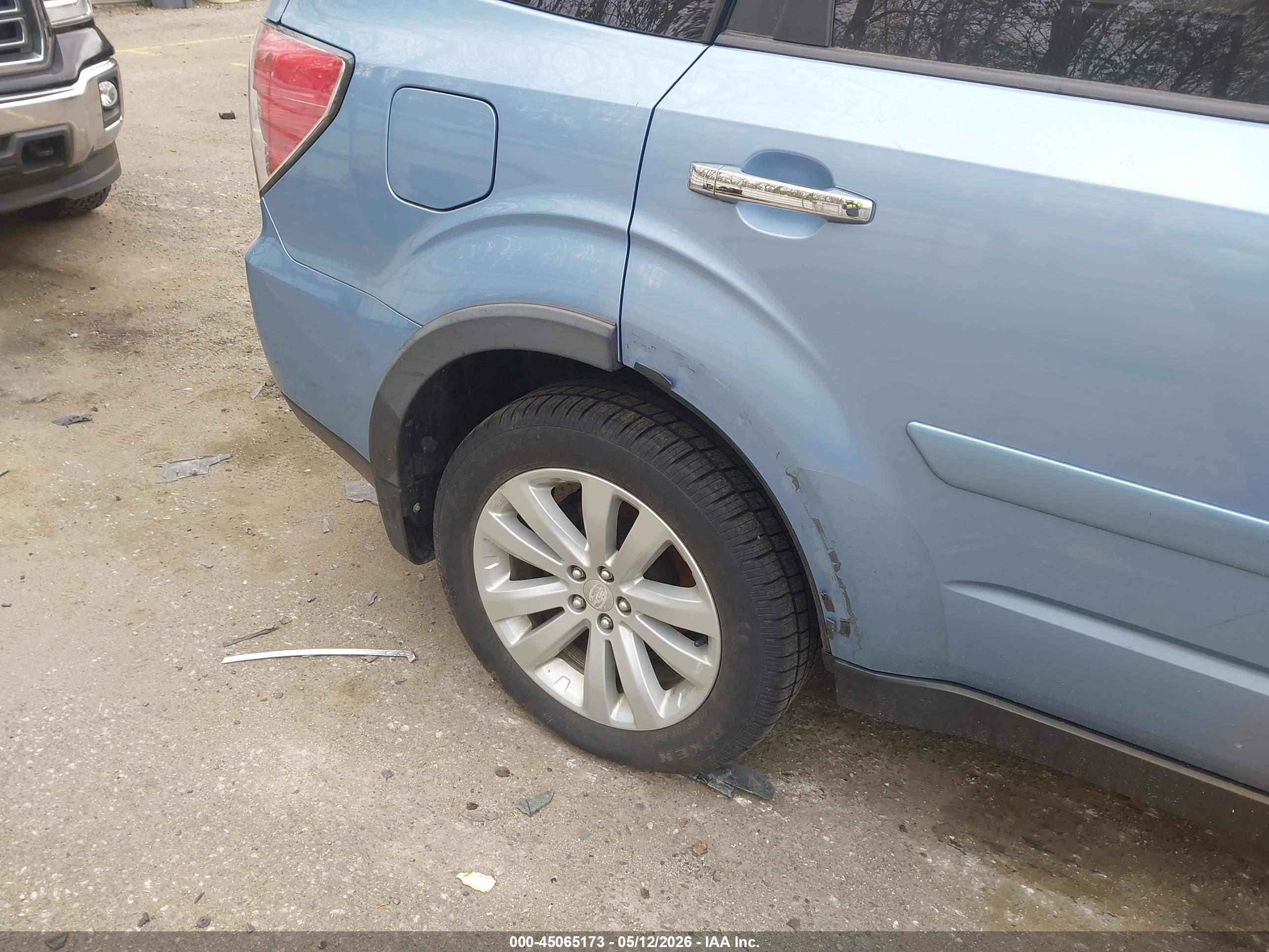 SUBARU FORESTER image 6