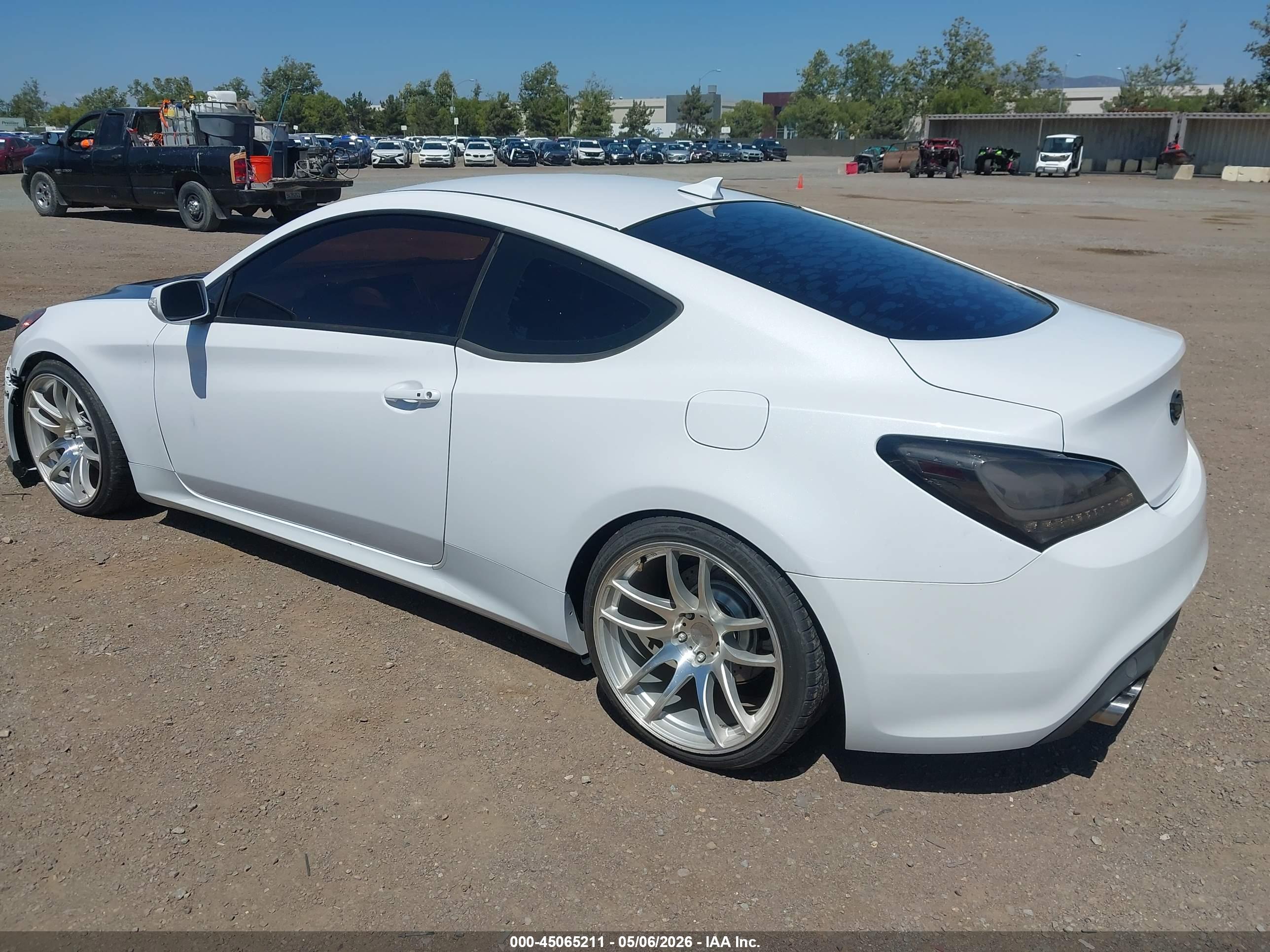 HYUNDAI GENESIS image 3
