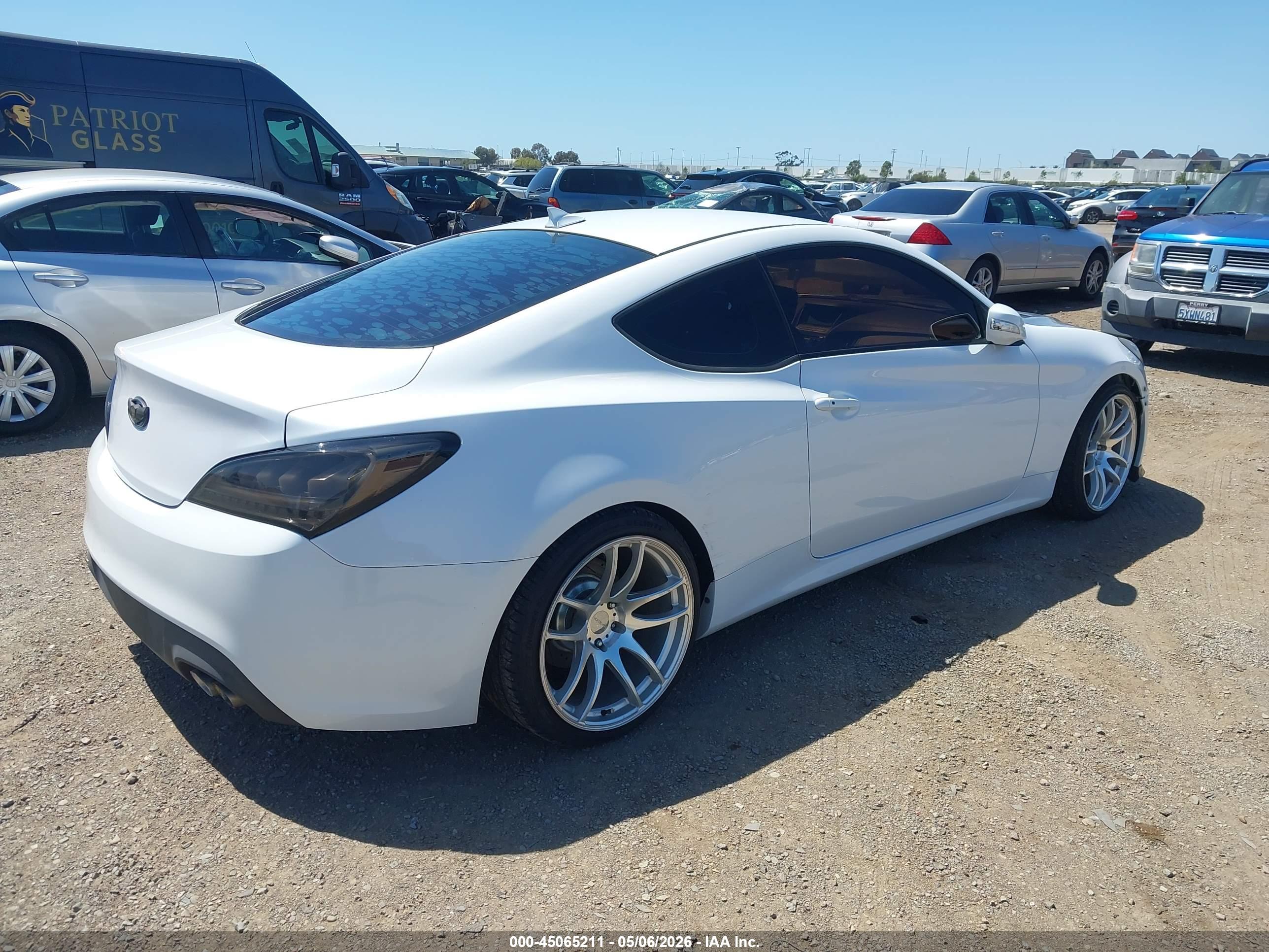 HYUNDAI GENESIS image 4