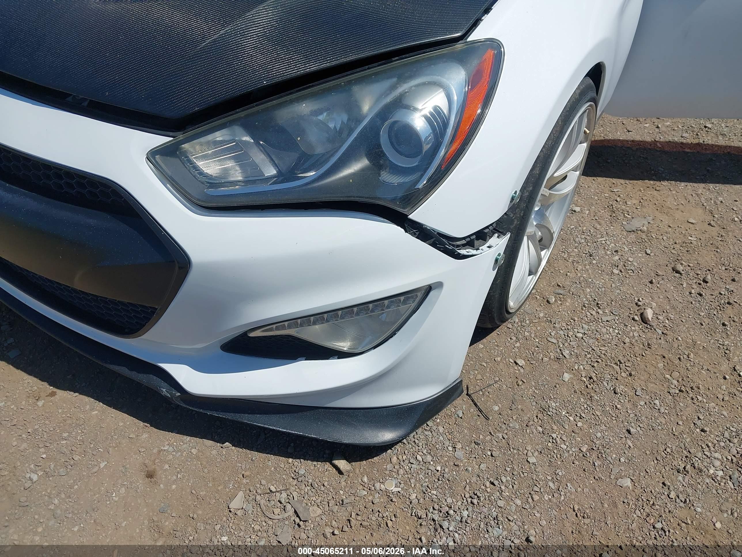 HYUNDAI GENESIS image 6