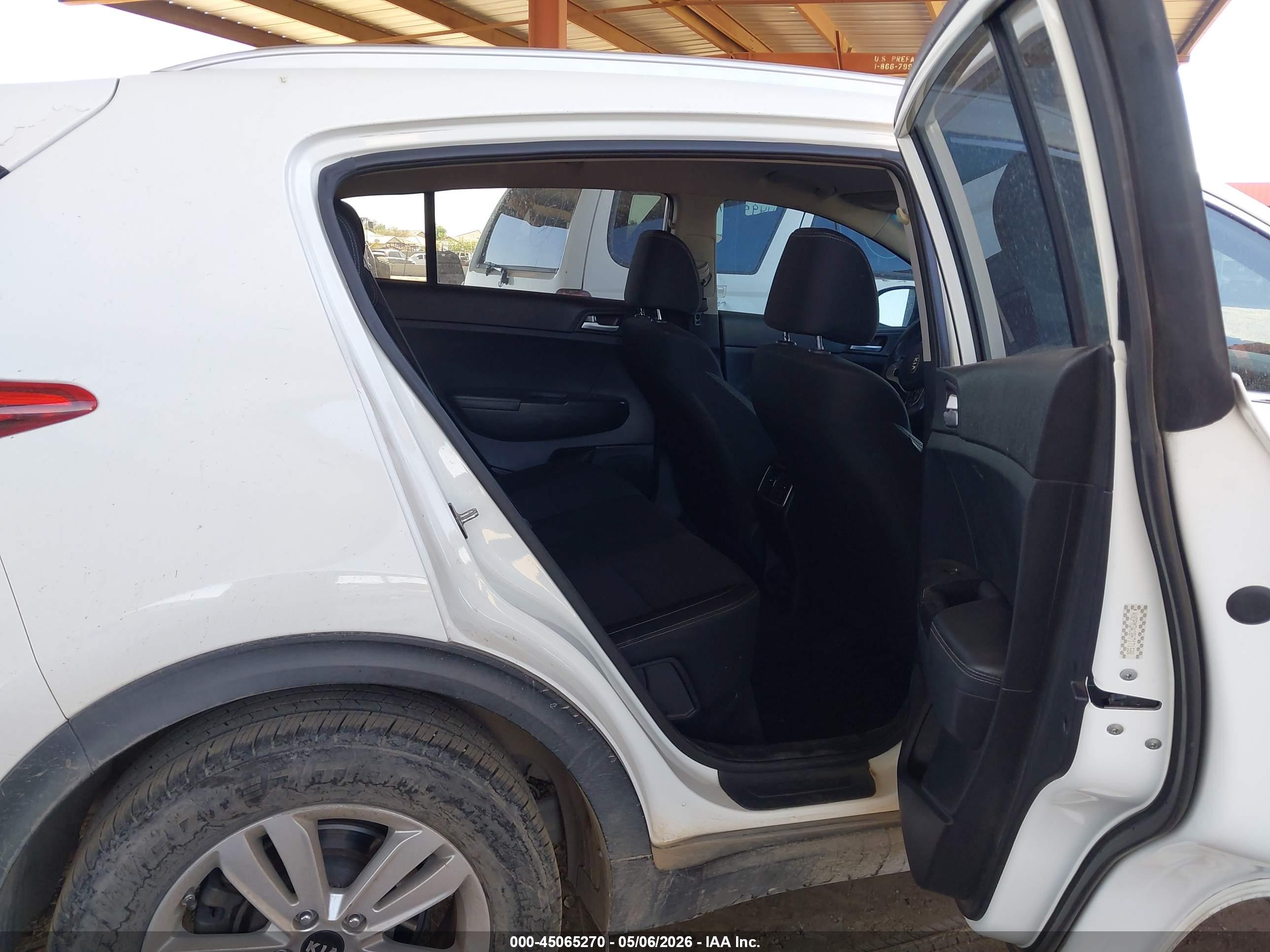 KIA SPORTAGE image 8