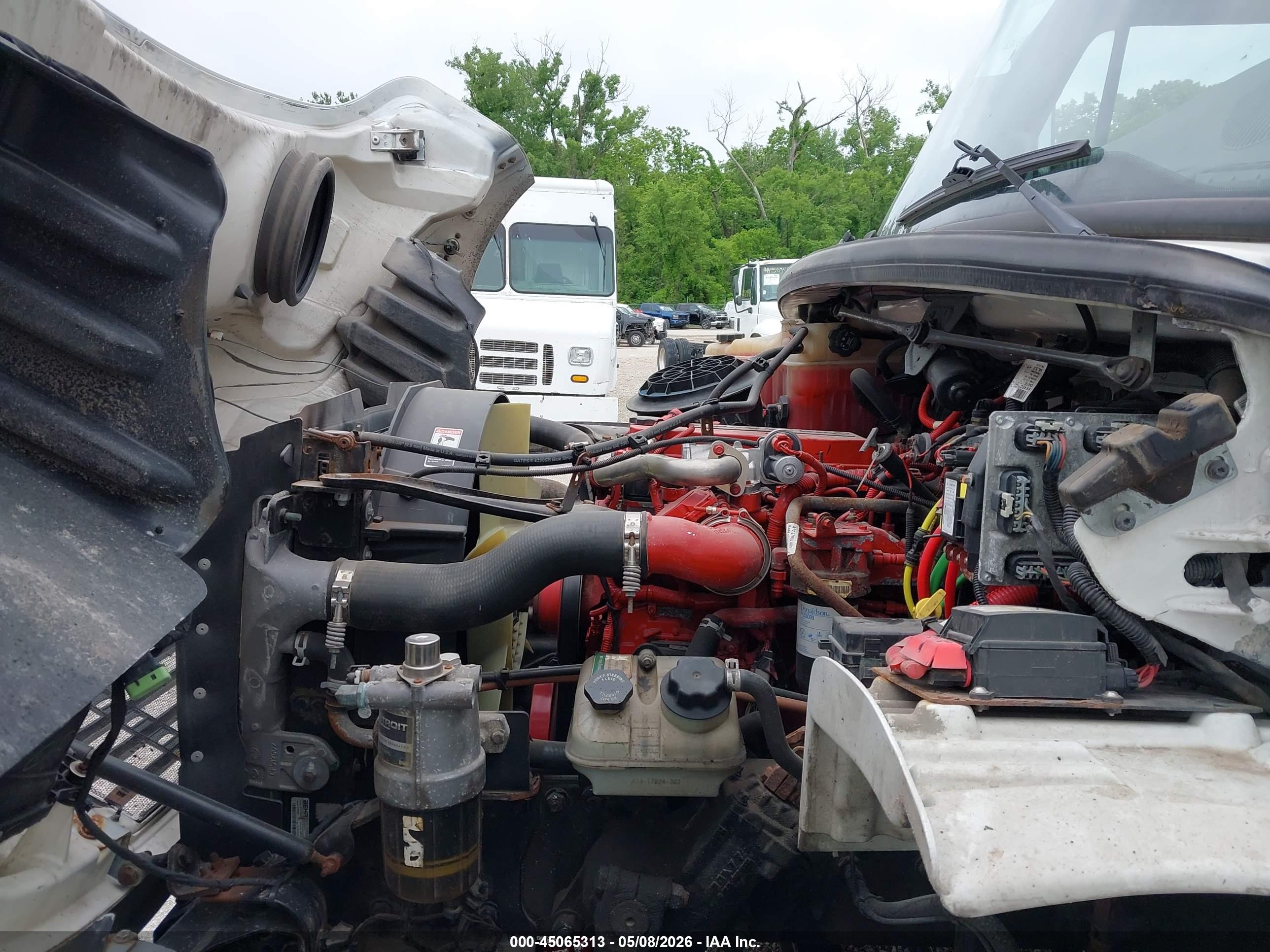 FREIGHTLINER M2 image 10