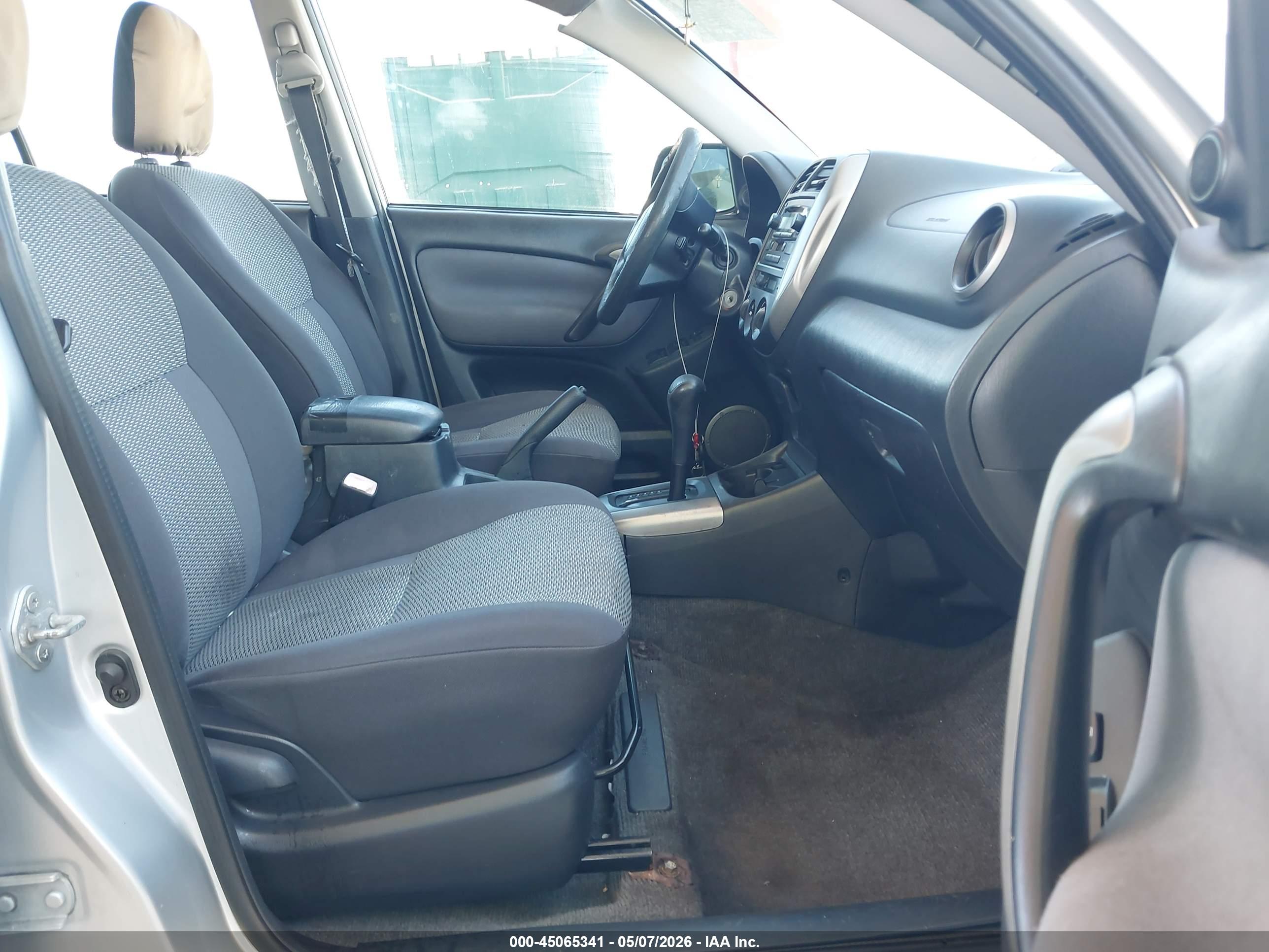 TOYOTA RAV4 image 5