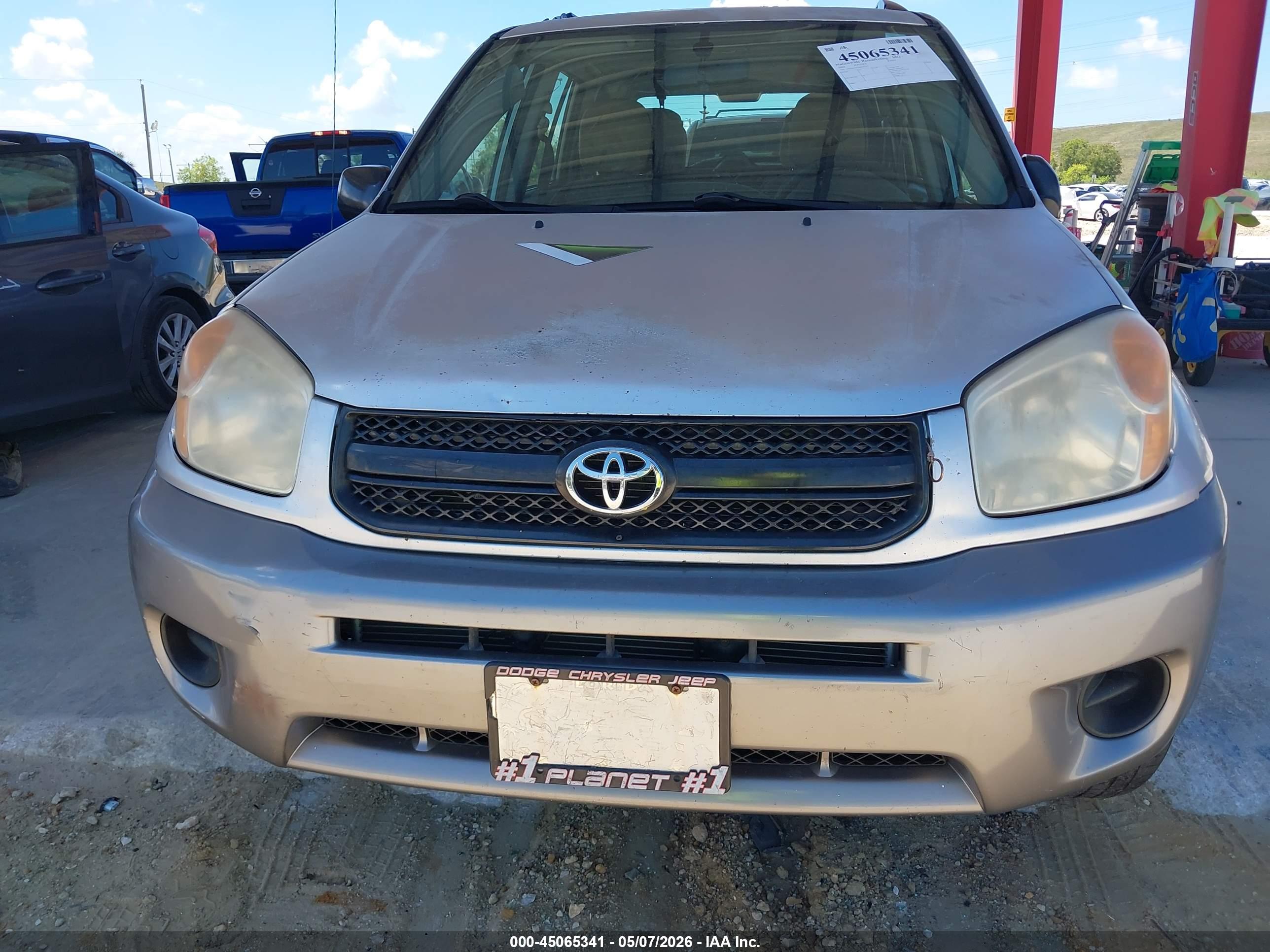TOYOTA RAV4 image 6