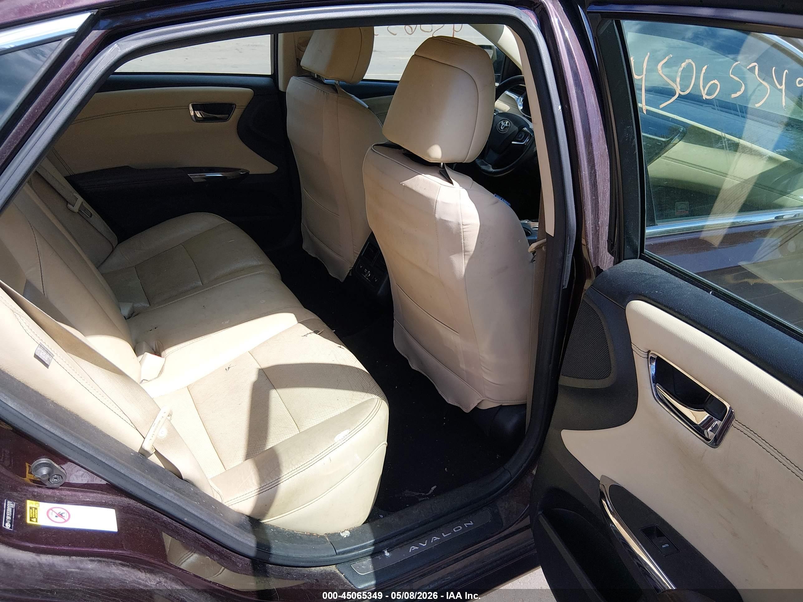 TOYOTA AVALON image 8
