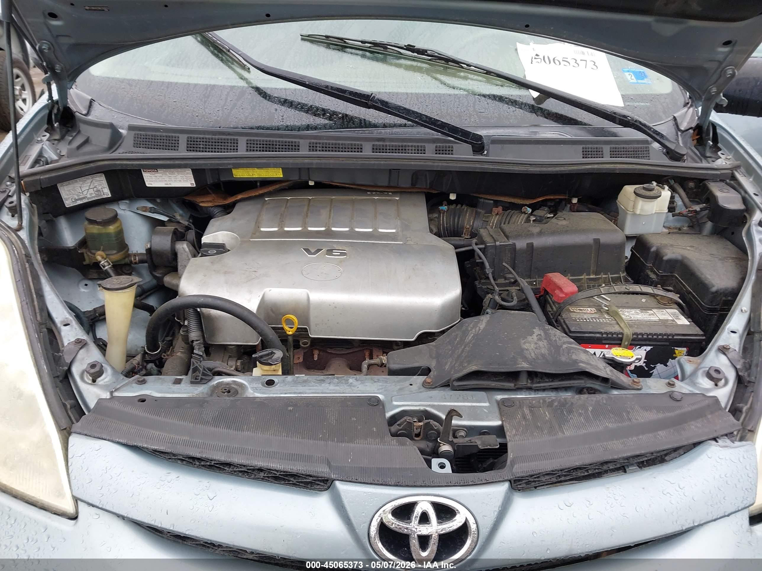 TOYOTA SIENNA image 10