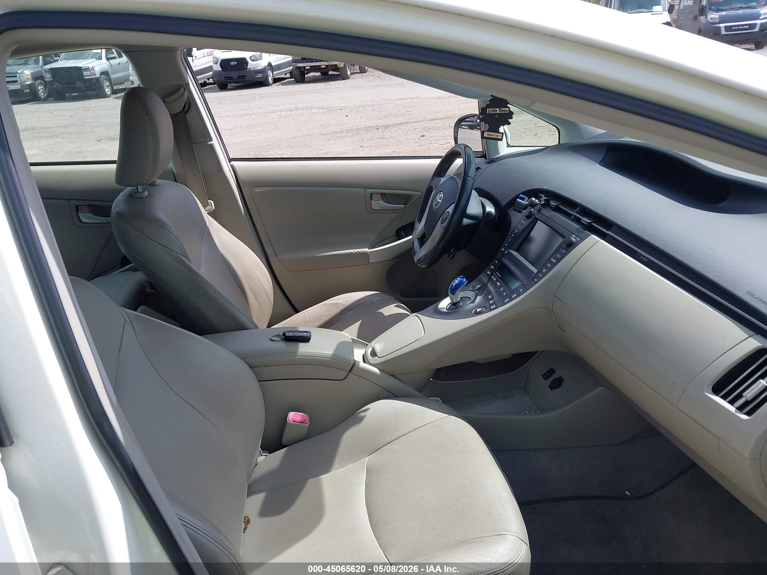 TOYOTA PRIUS image 5