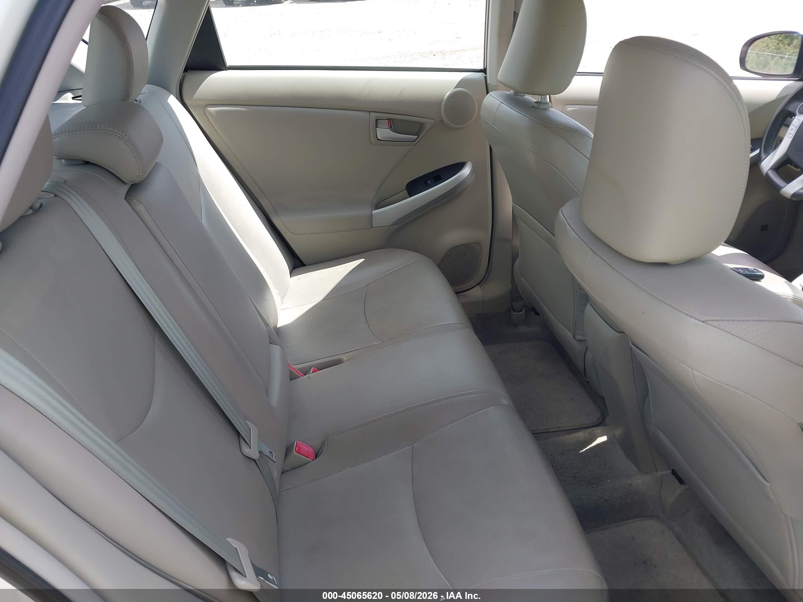 TOYOTA PRIUS image 8