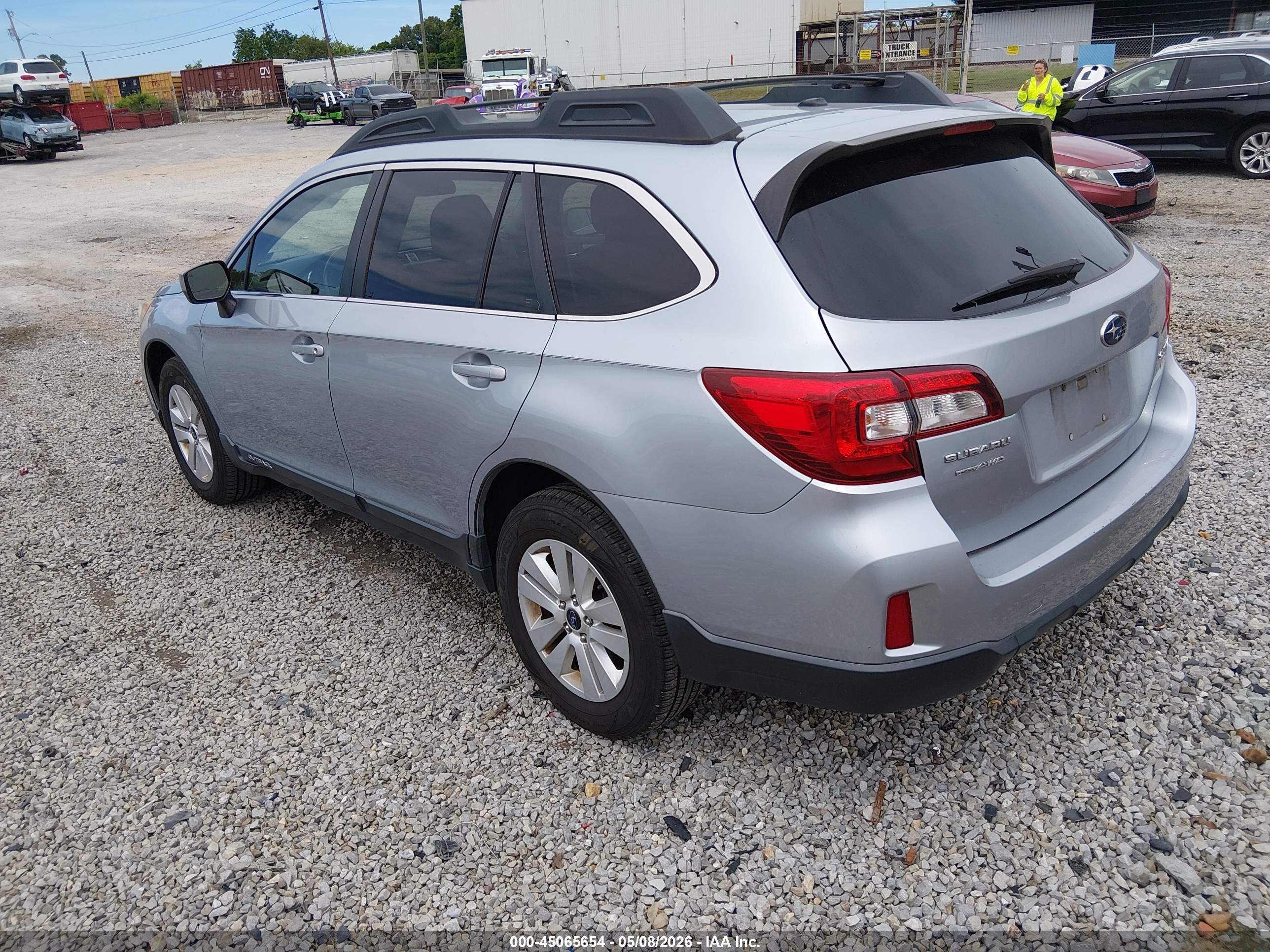 SUBARU OUTBACK image 3