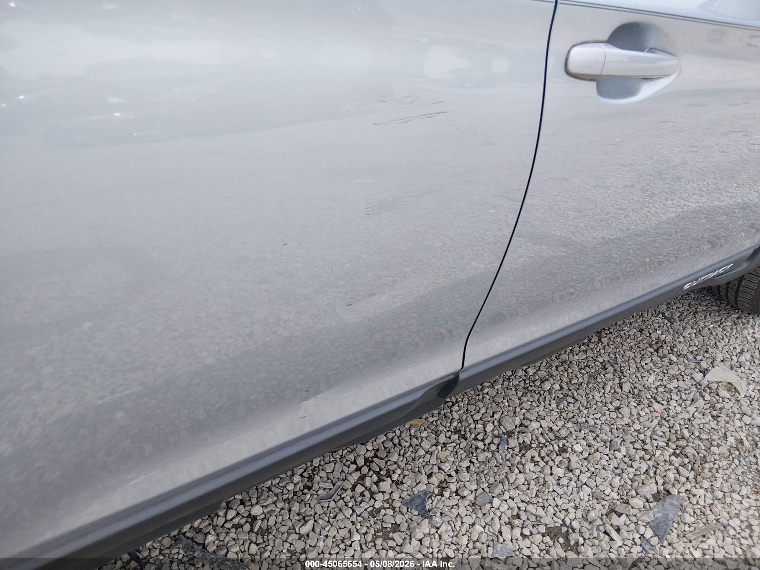 SUBARU OUTBACK image 6