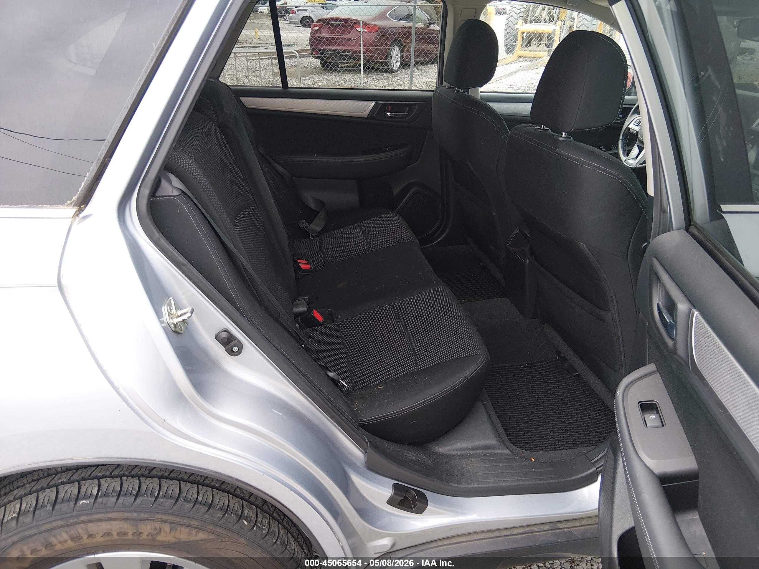 SUBARU OUTBACK image 8