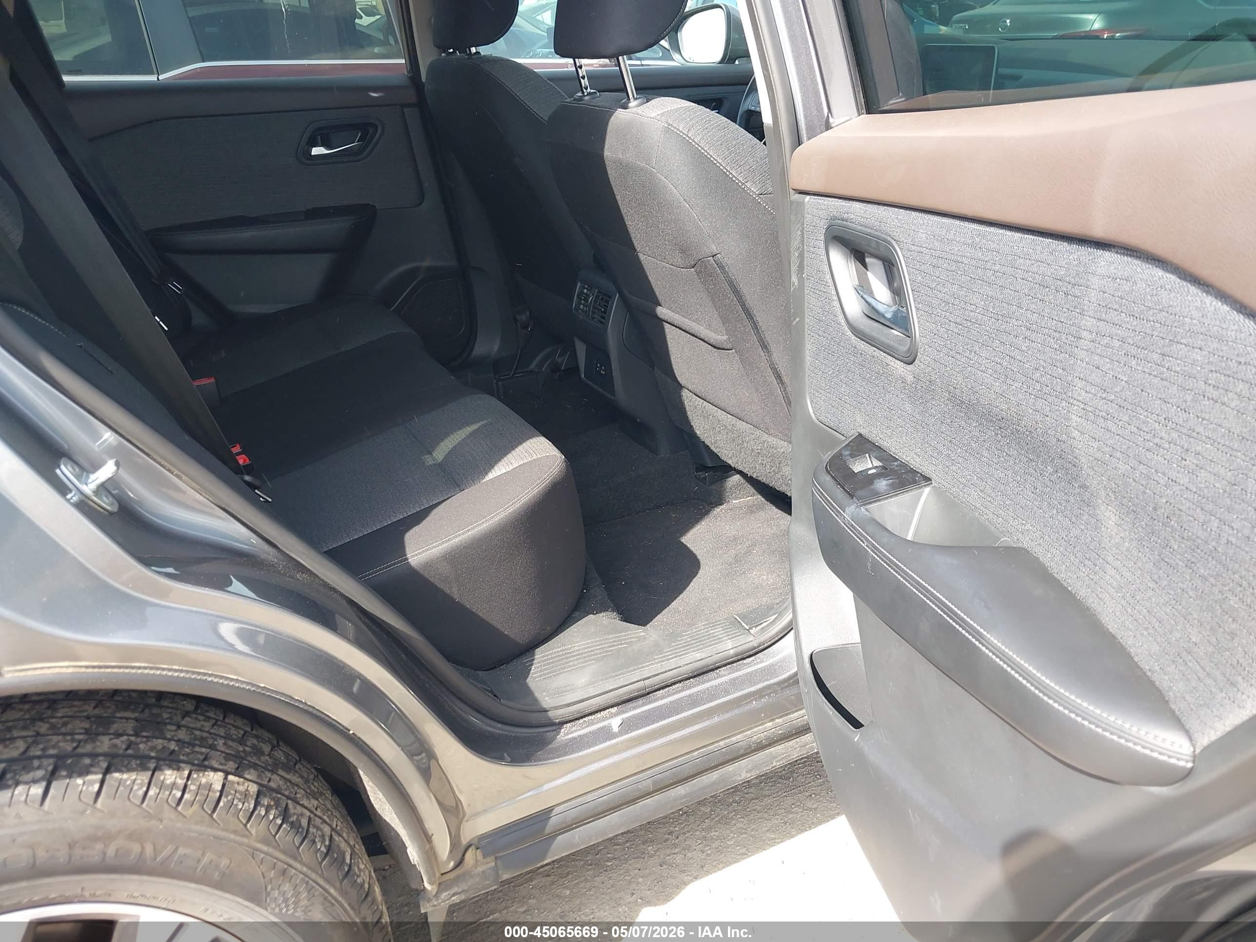 NISSAN ROGUE image 8