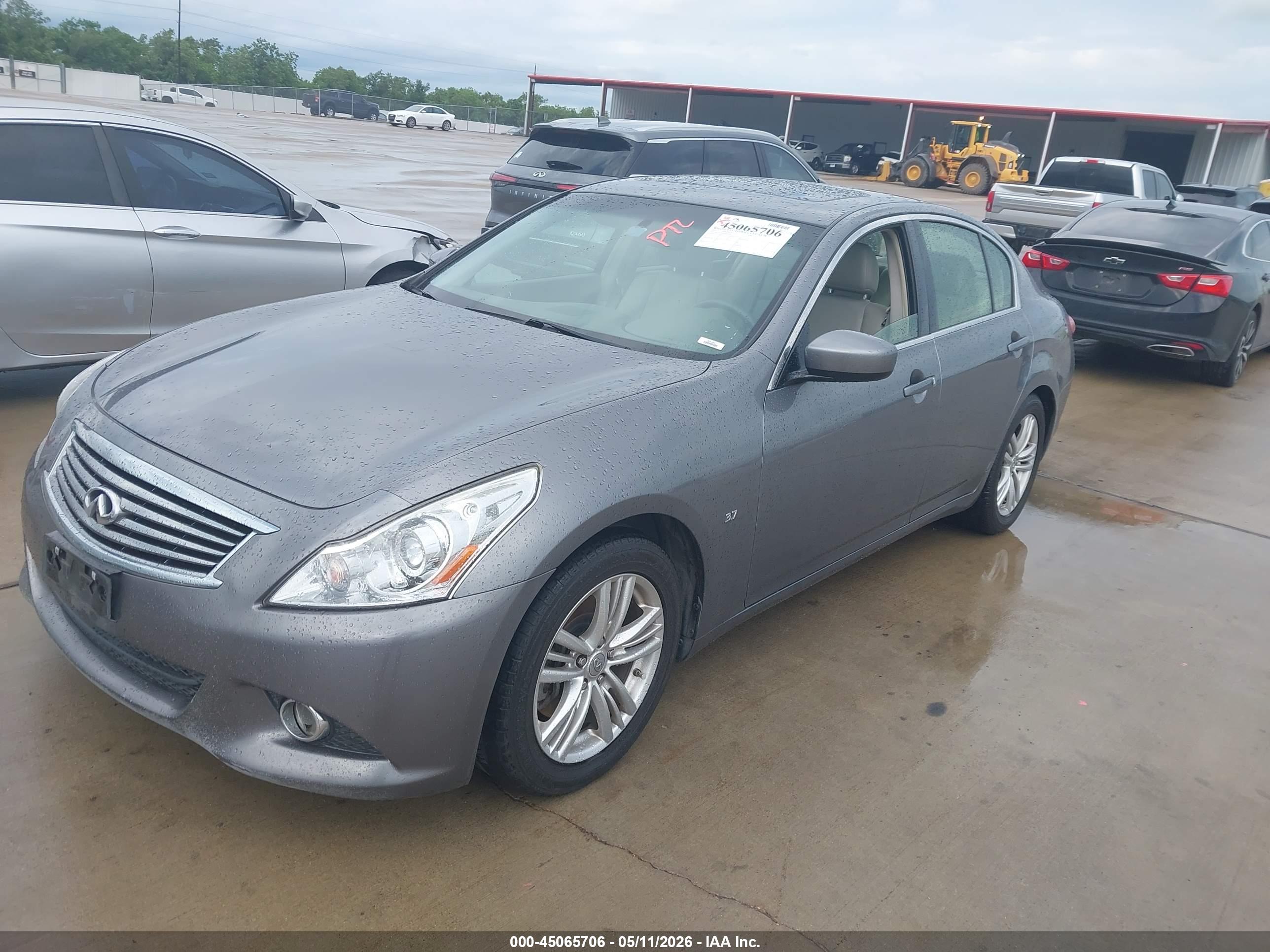 INFINITI Q40 image 2