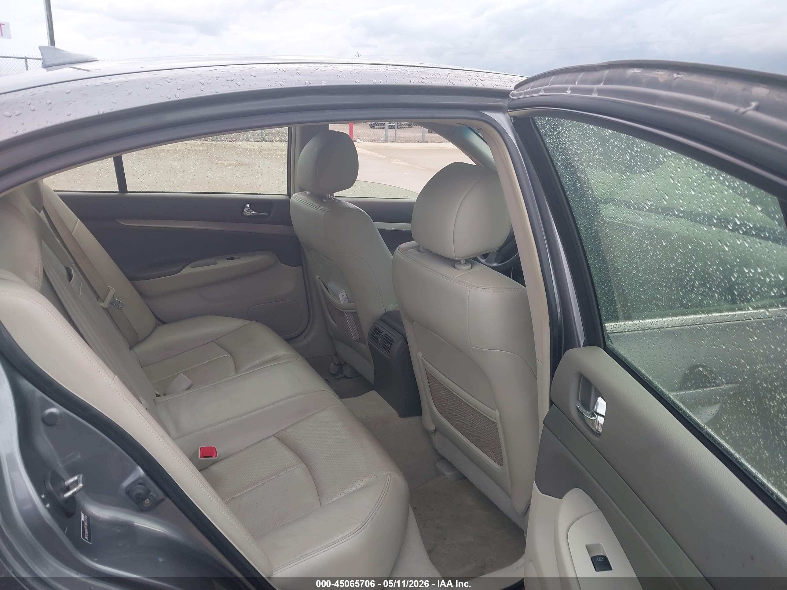 INFINITI Q40 image 8