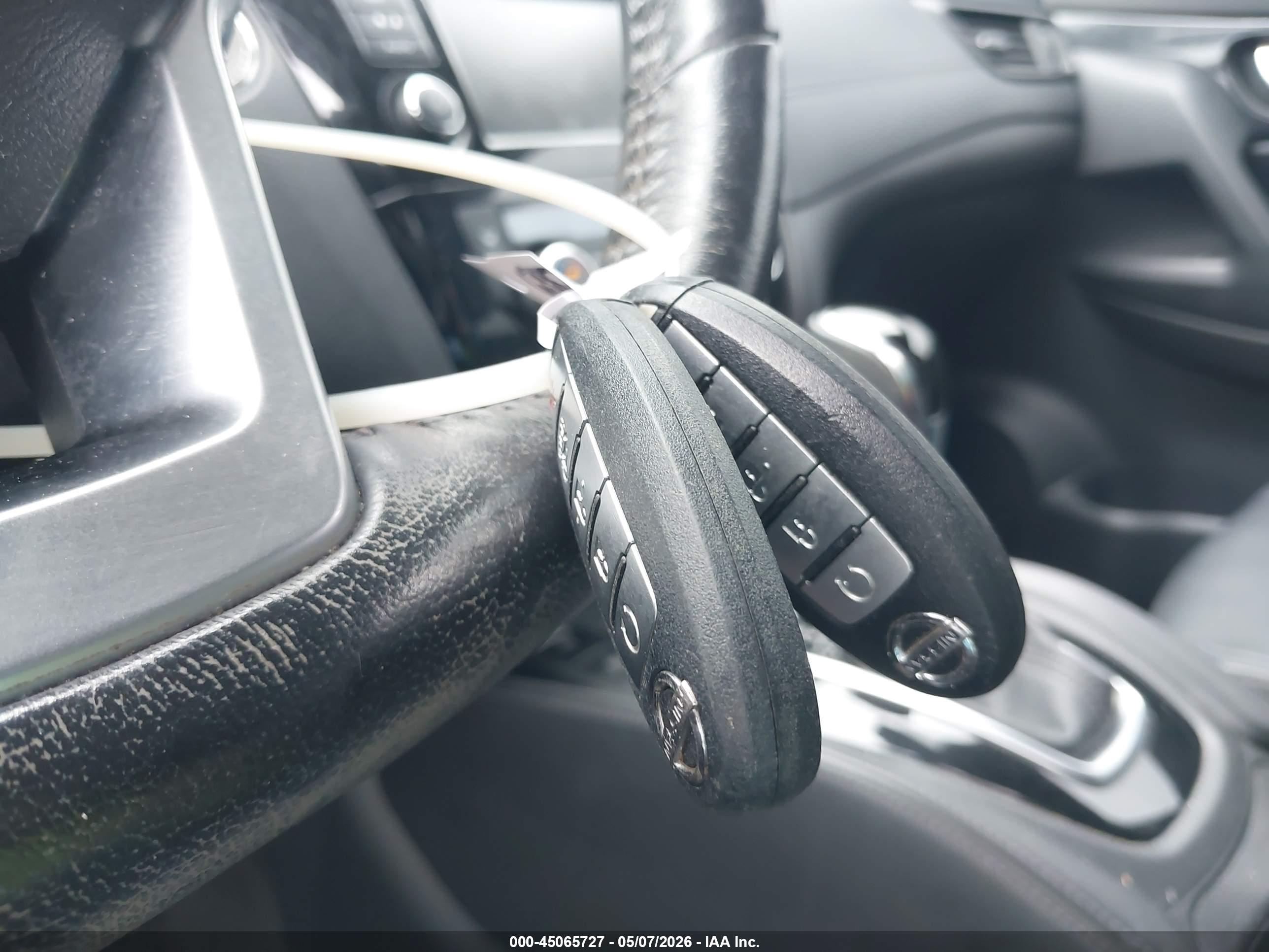 NISSAN ROGUE image 11
