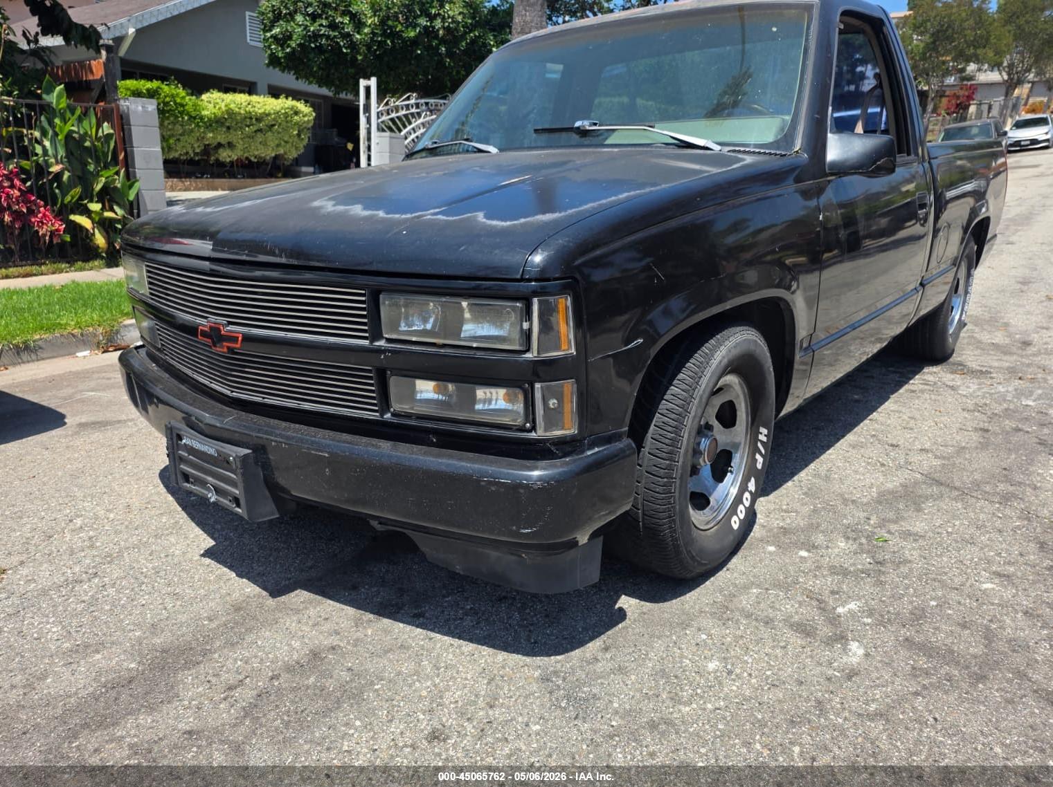 CHEVROLET GMT-400 image 2