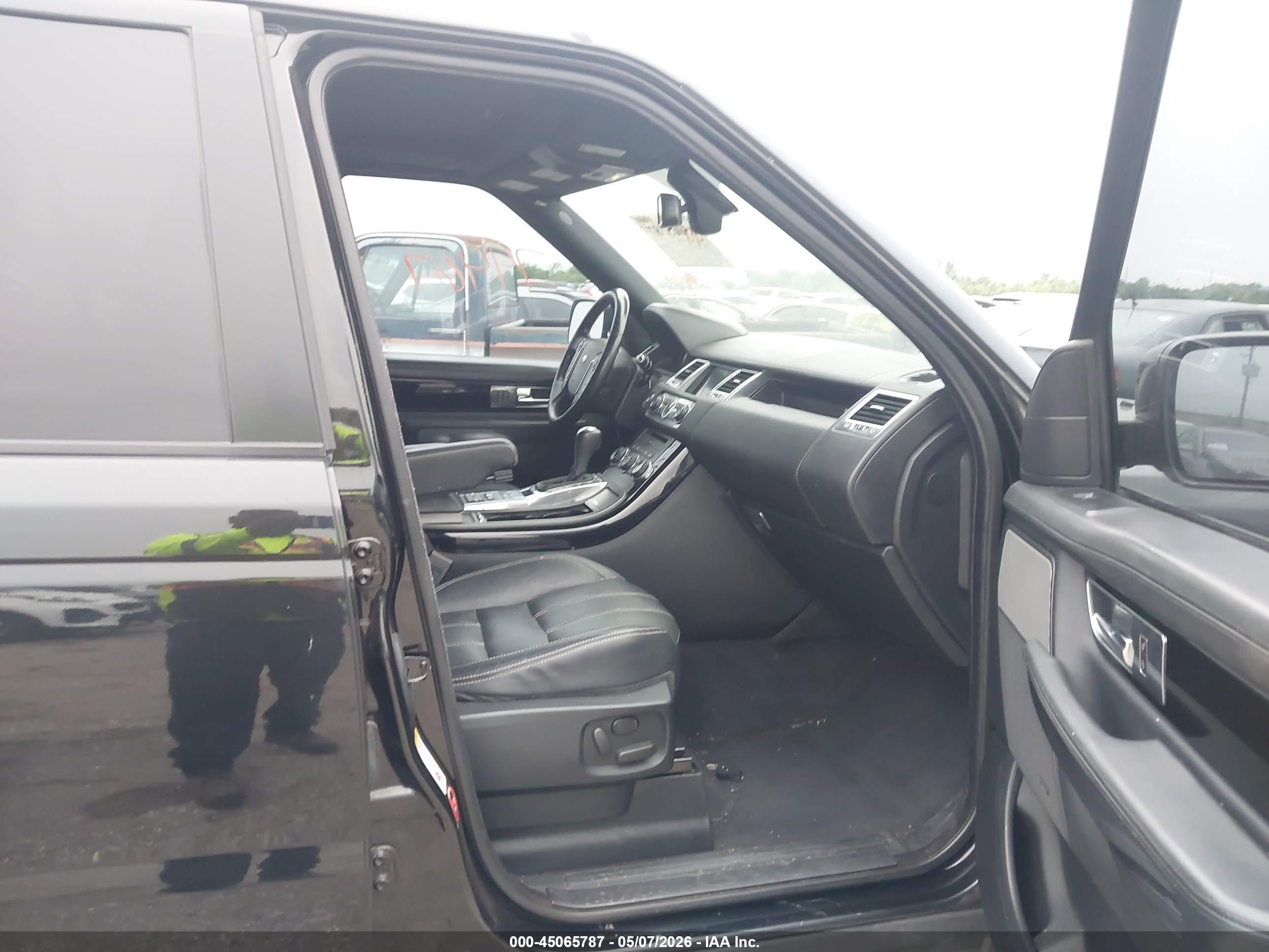 LAND ROVER image 5