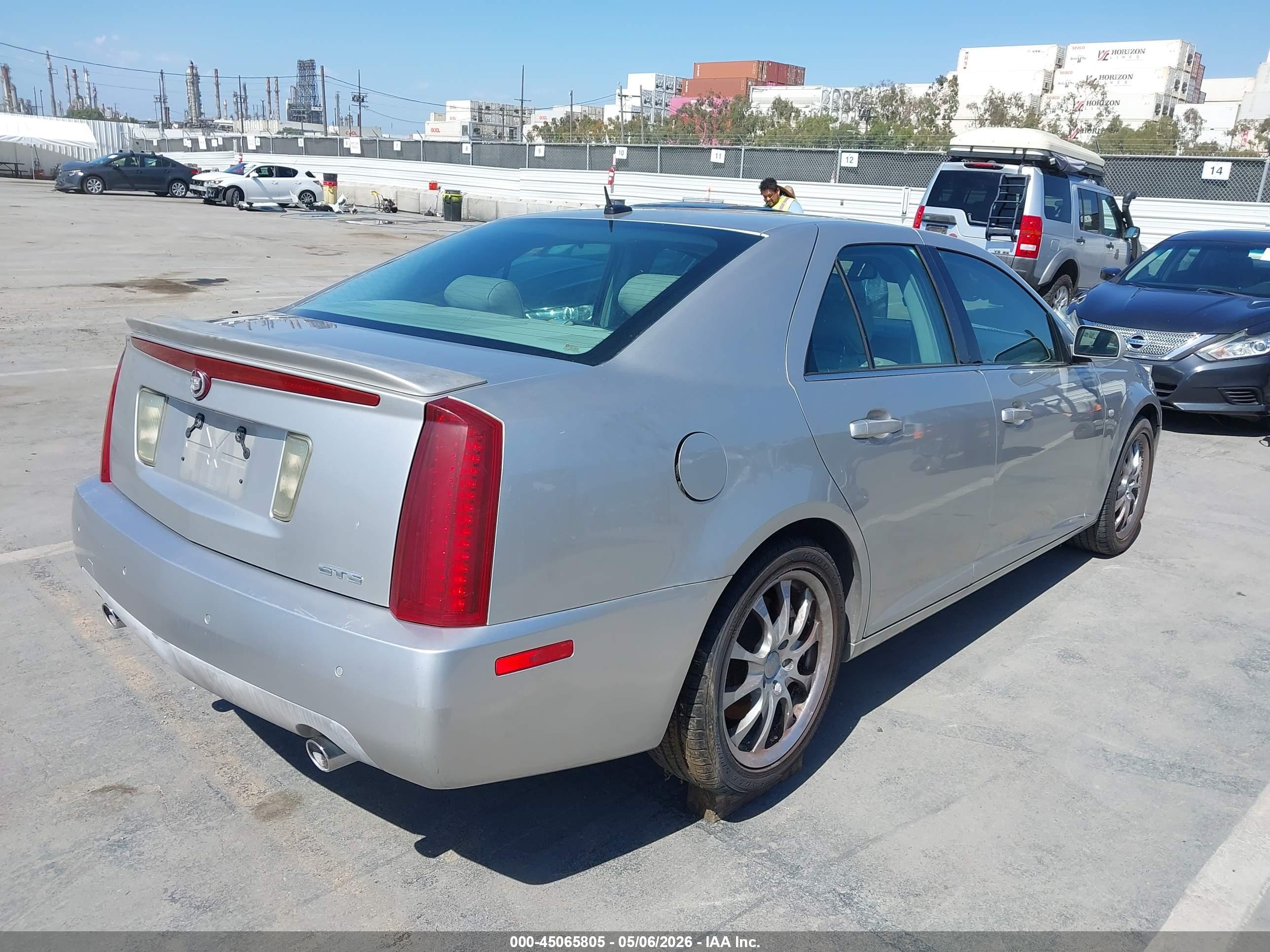CADILLAC STS image 4