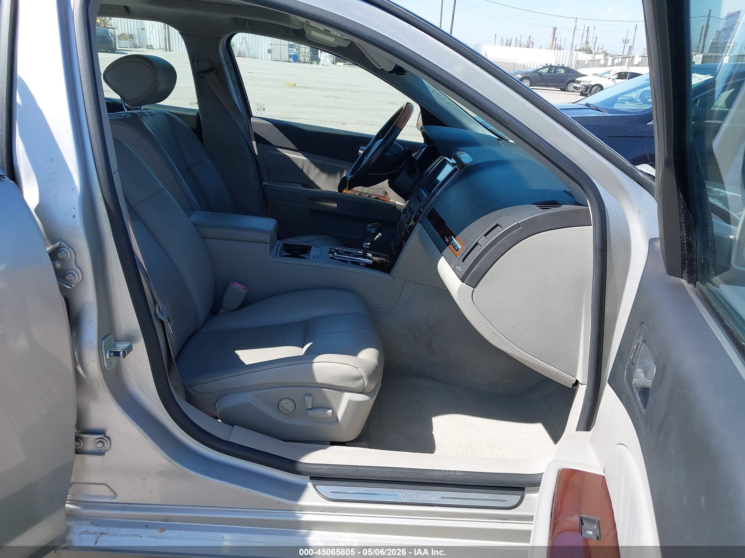 CADILLAC STS image 5