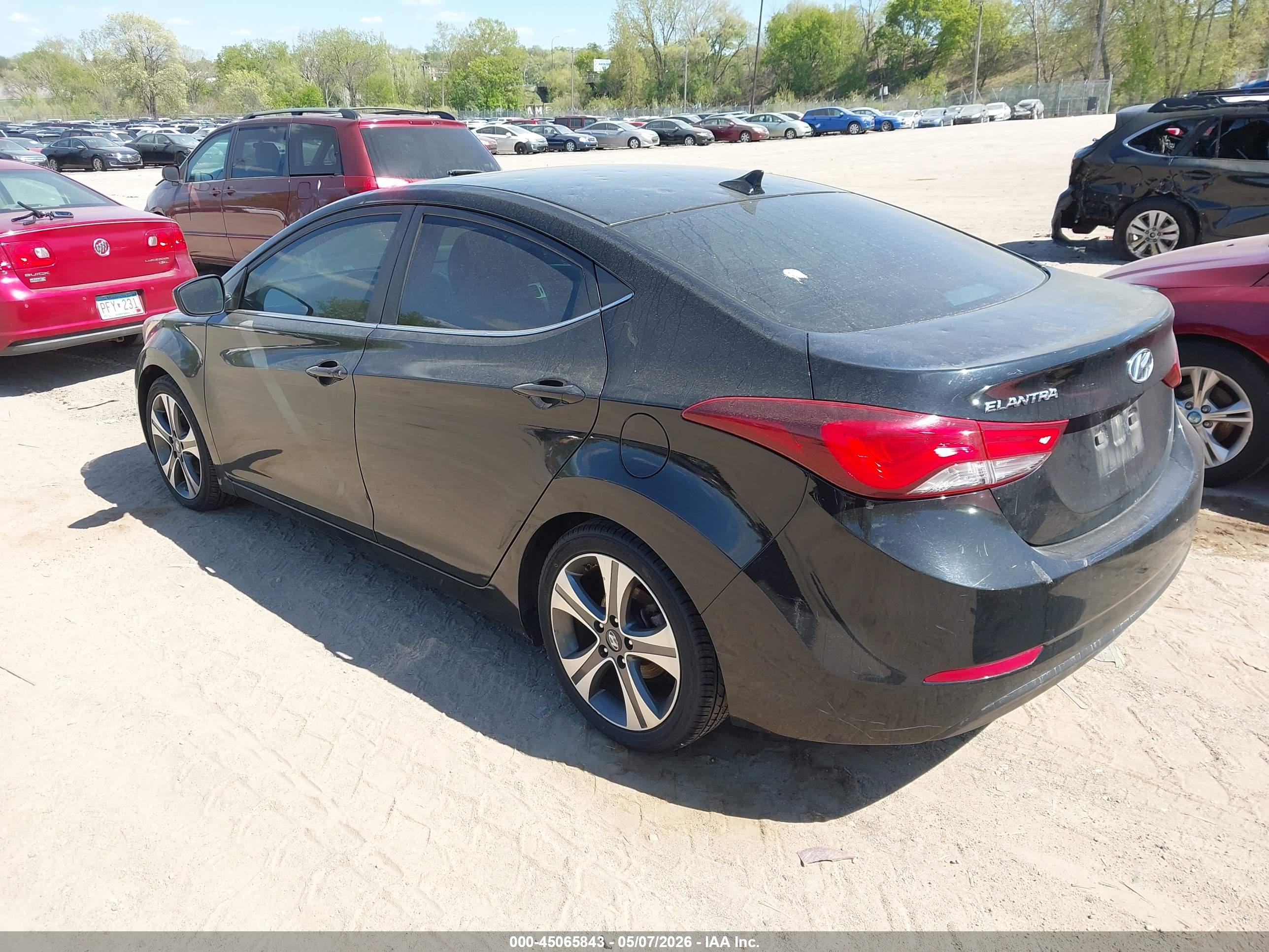 HYUNDAI ELANTRA image 3