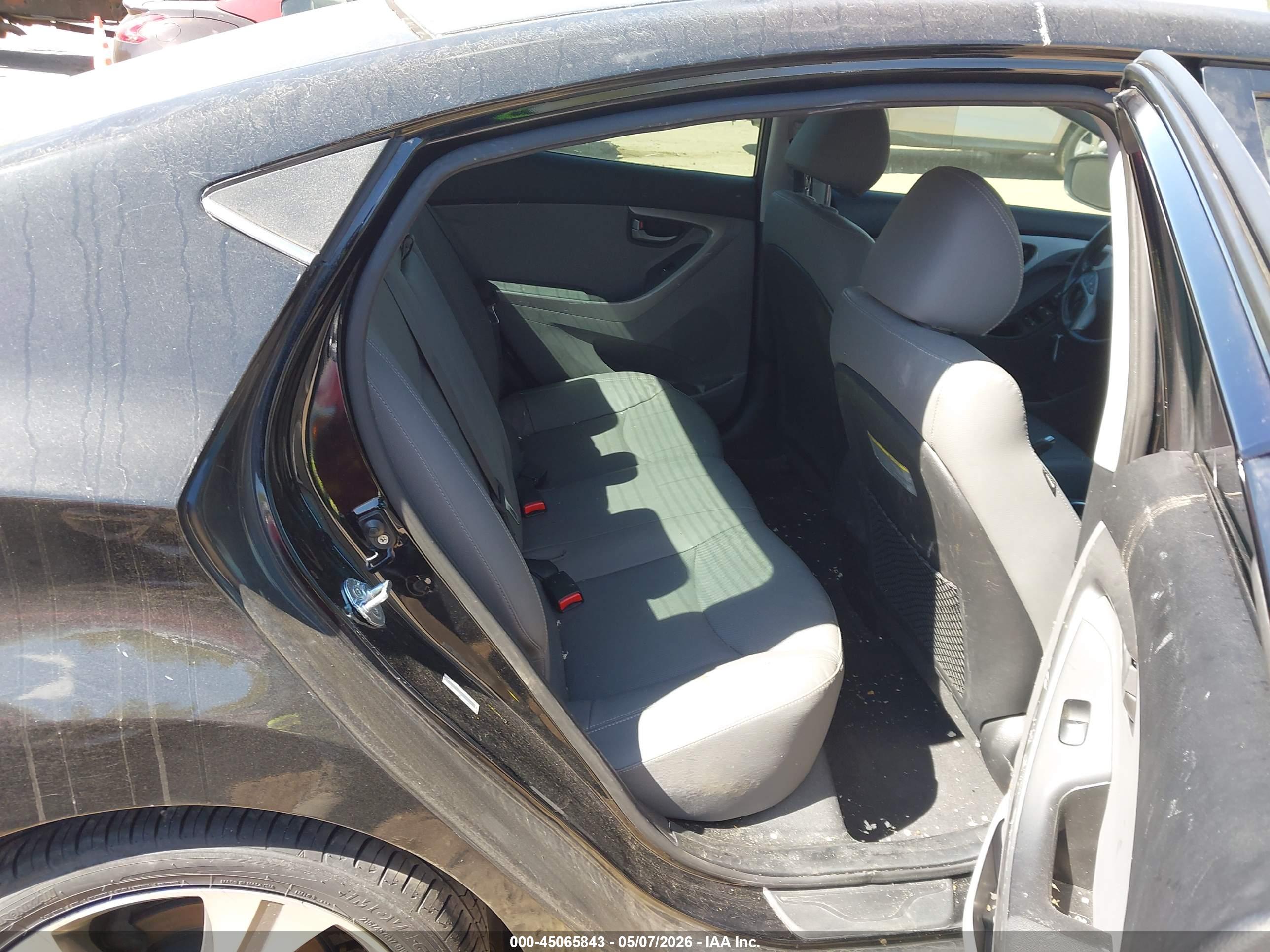 HYUNDAI ELANTRA image 8