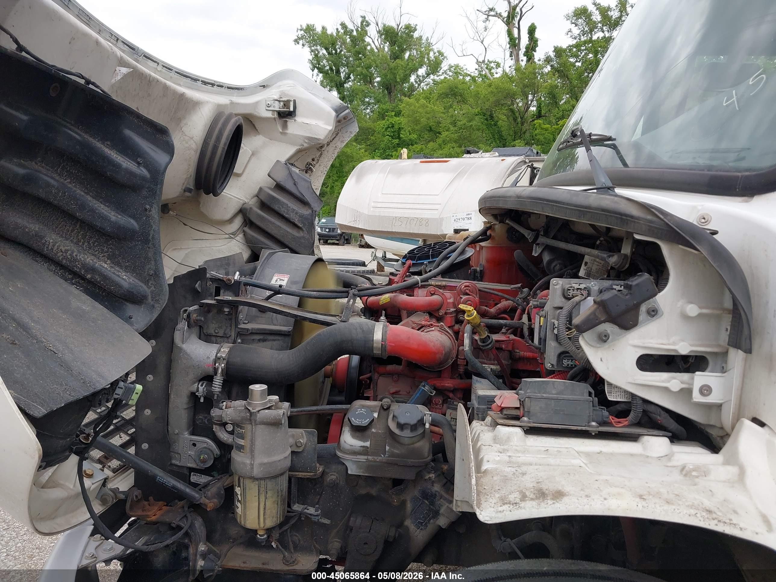 FREIGHTLINER M2 image 10