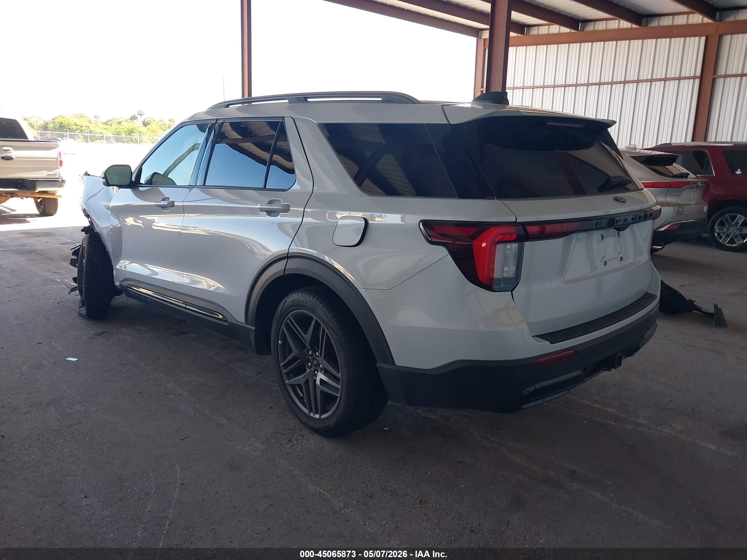 FORD EXPLORER image 3