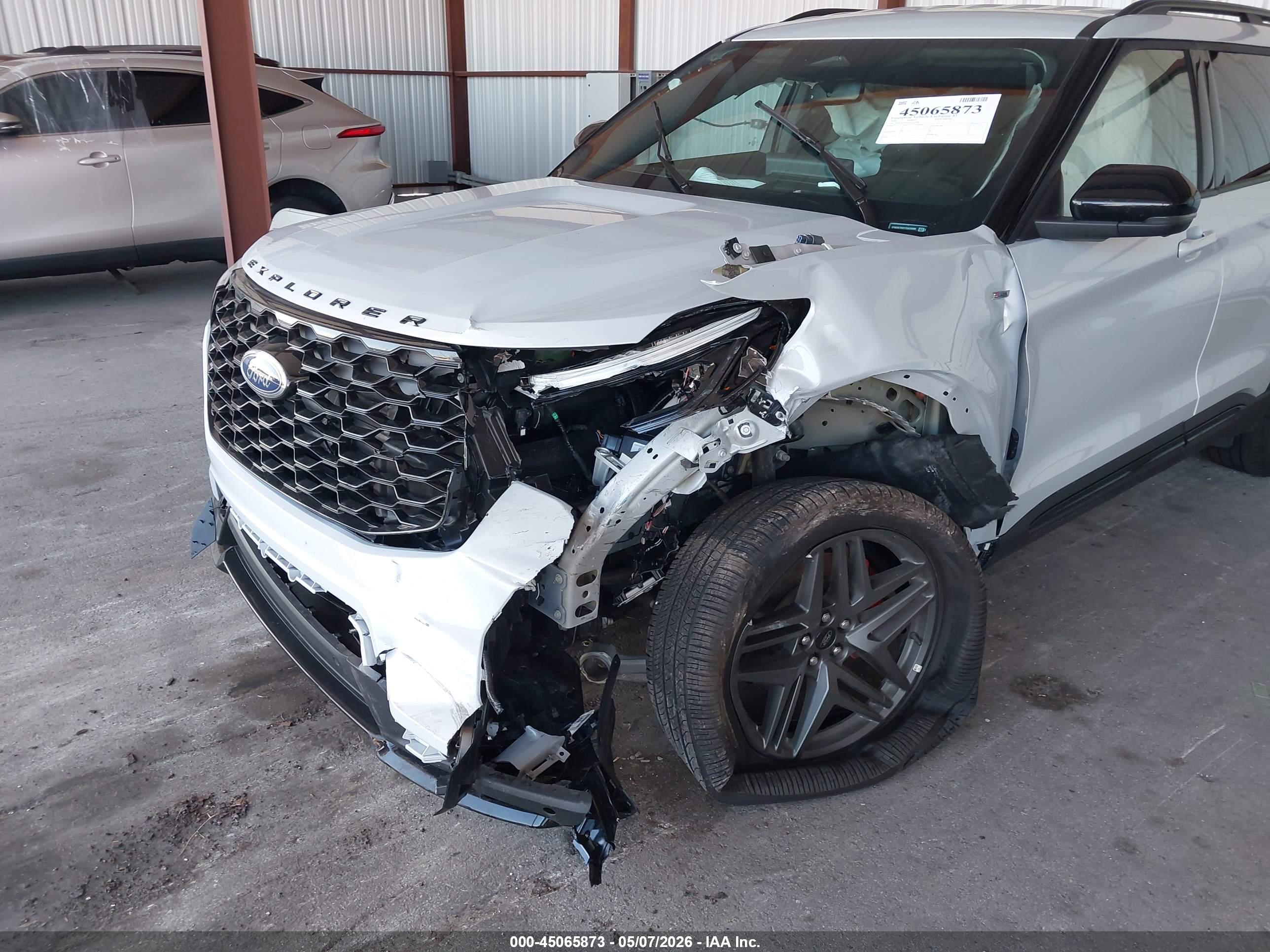 FORD EXPLORER image 6
