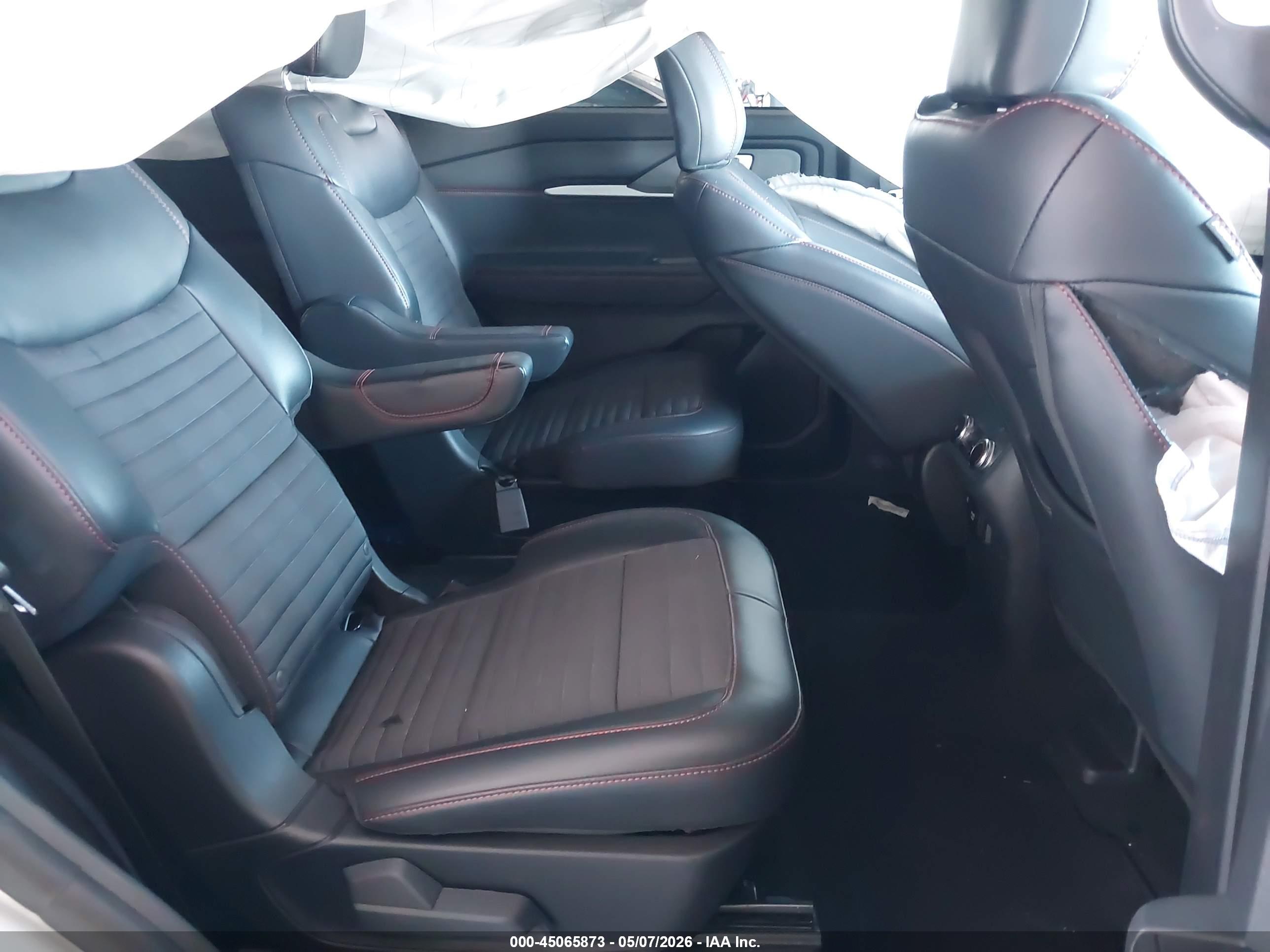 FORD EXPLORER image 8