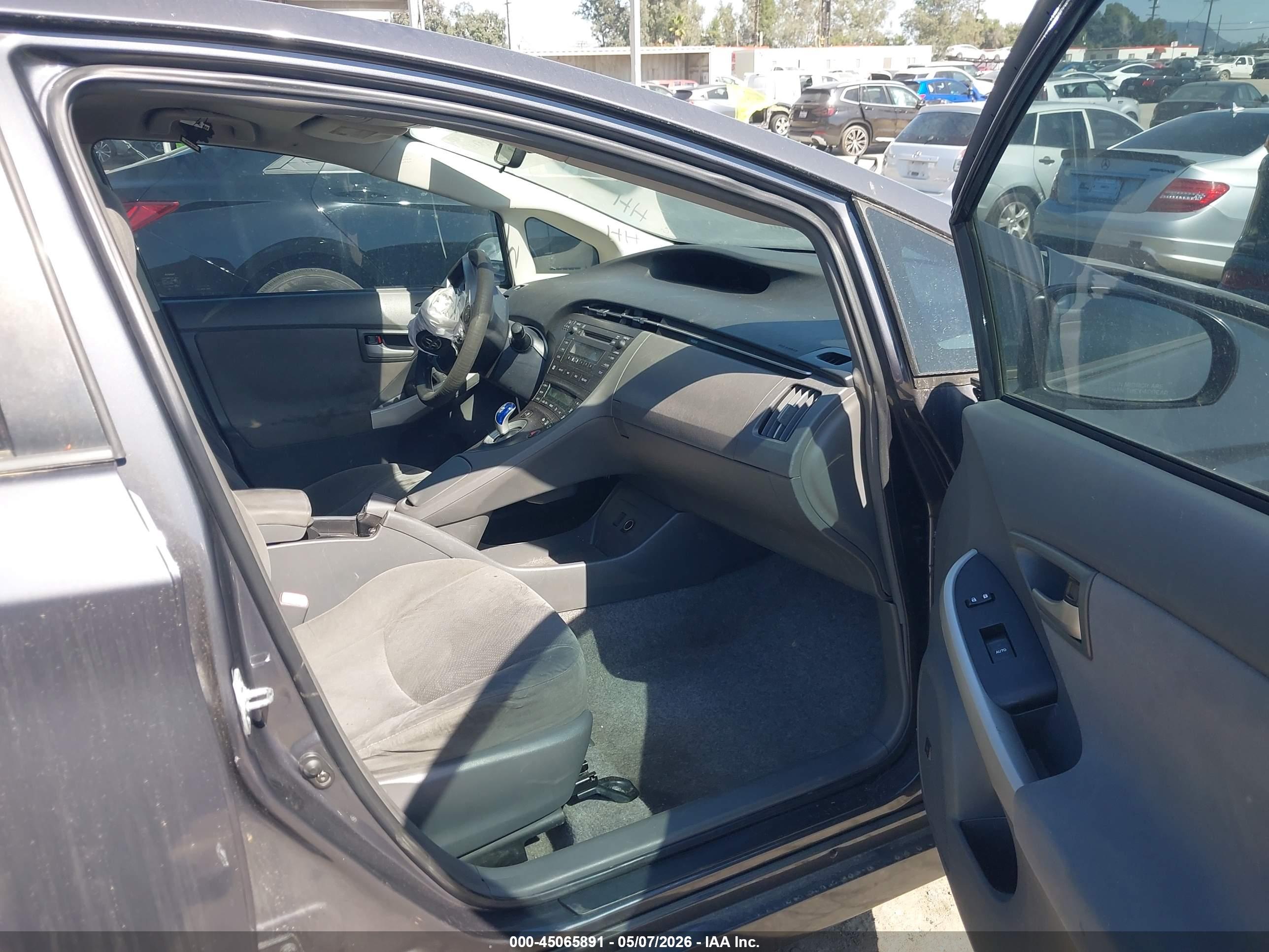 TOYOTA PRIUS image 5