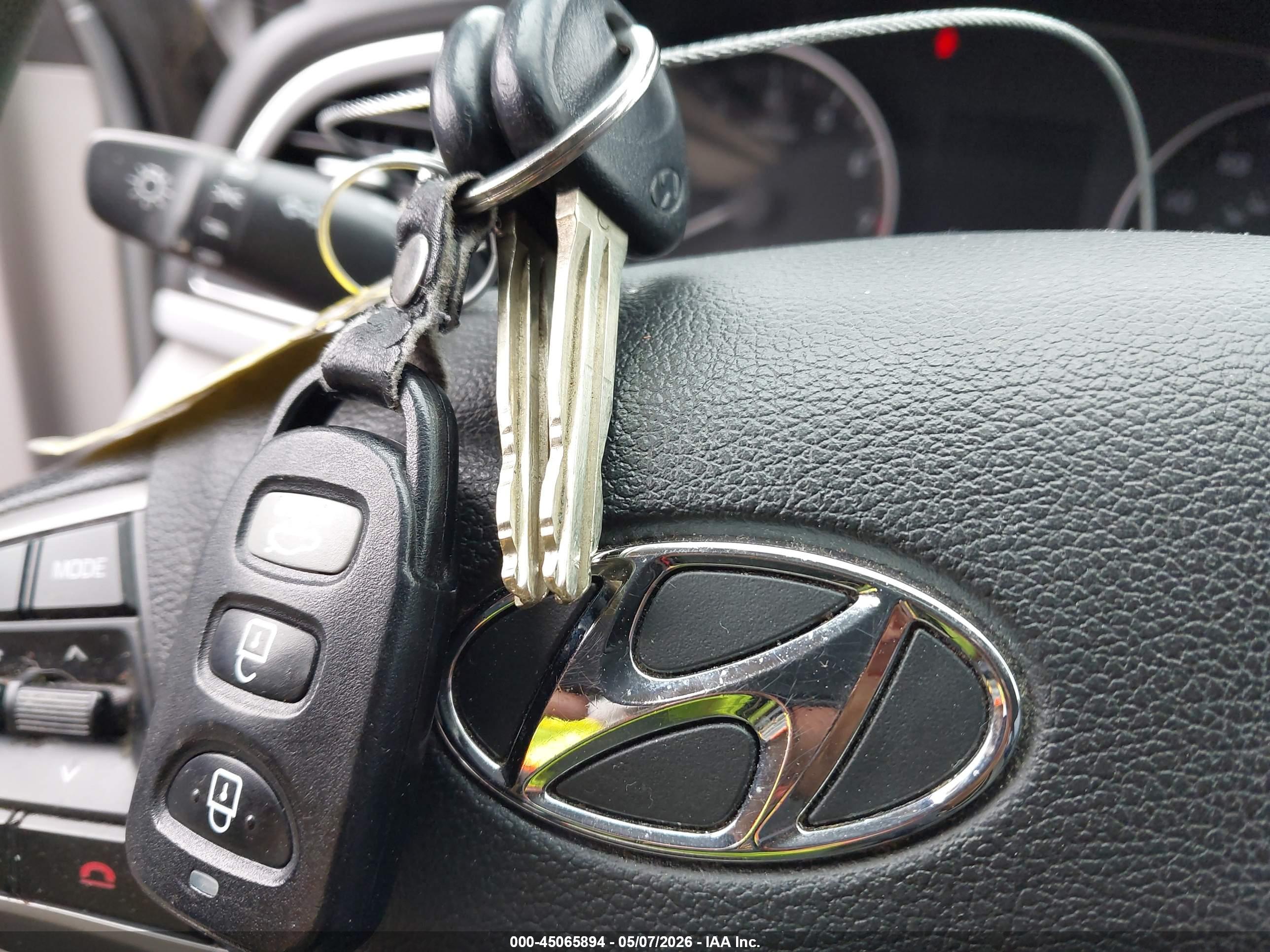 HYUNDAI ELANTRA image 11