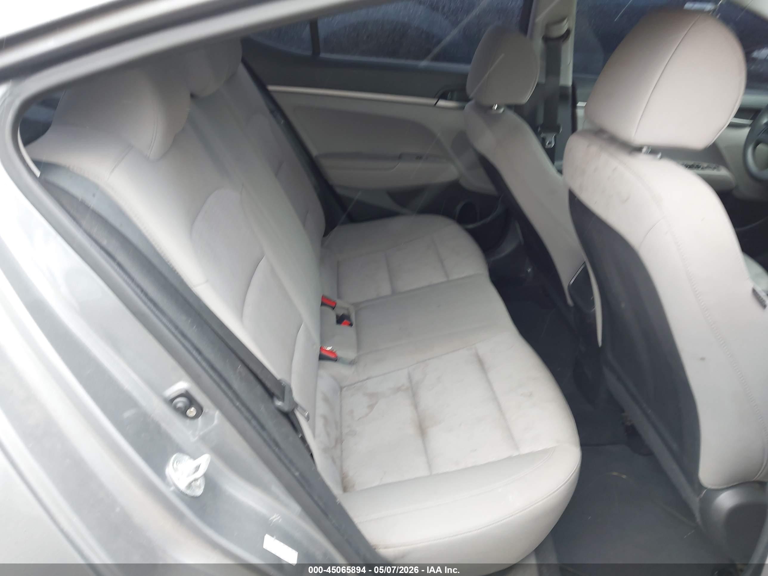 HYUNDAI ELANTRA image 8