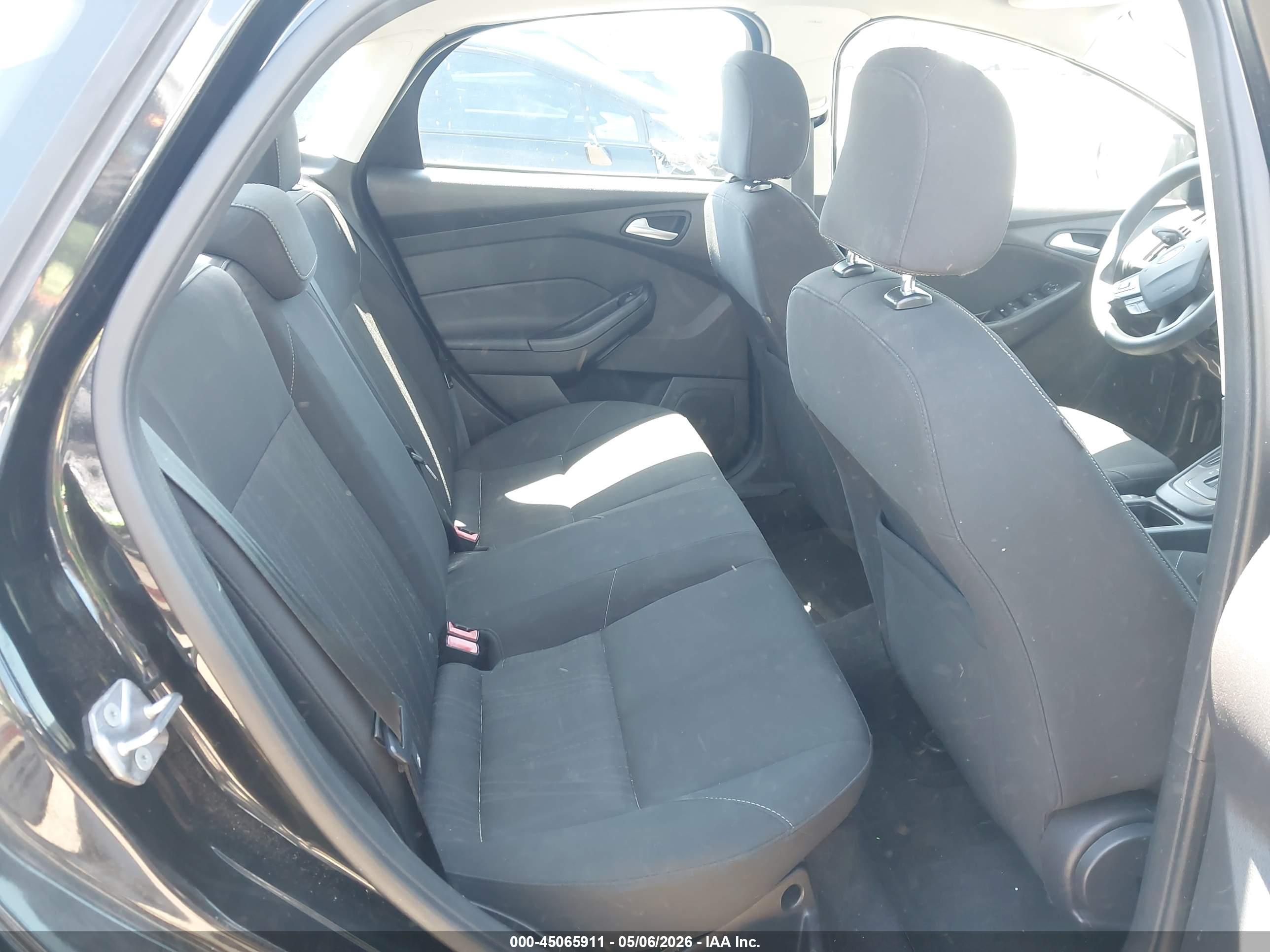 FORD FOCUS image 8