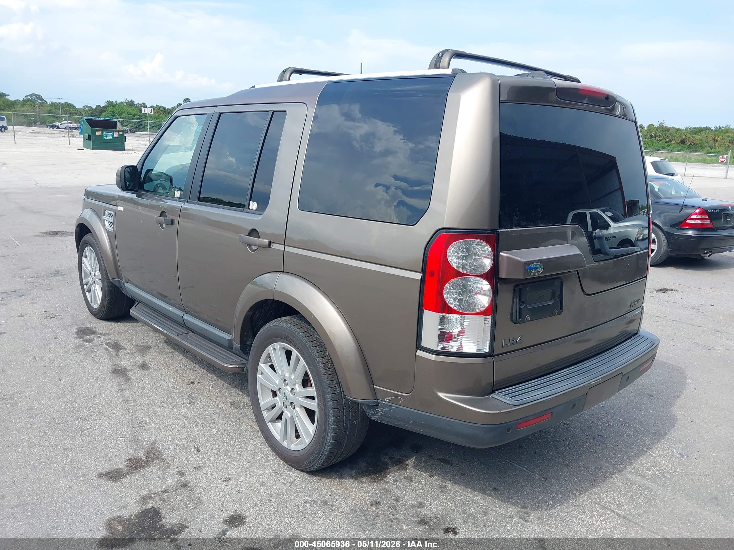 LAND ROVER image 3