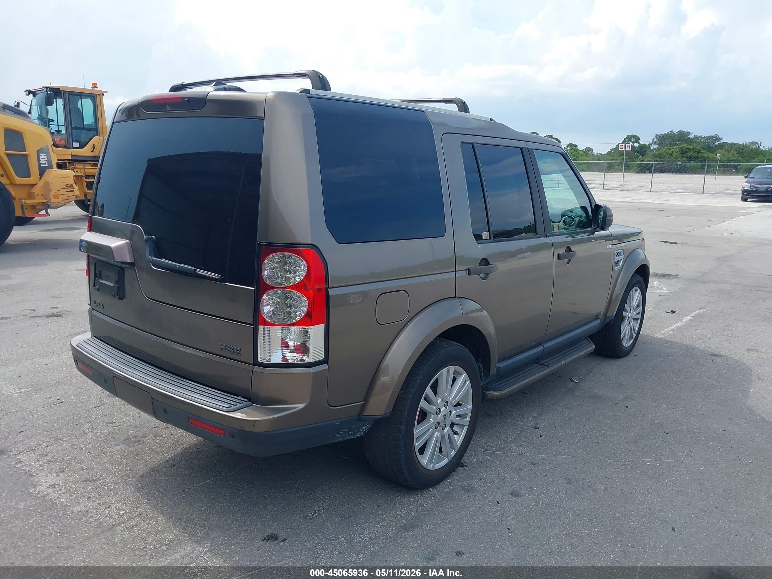 LAND ROVER image 4