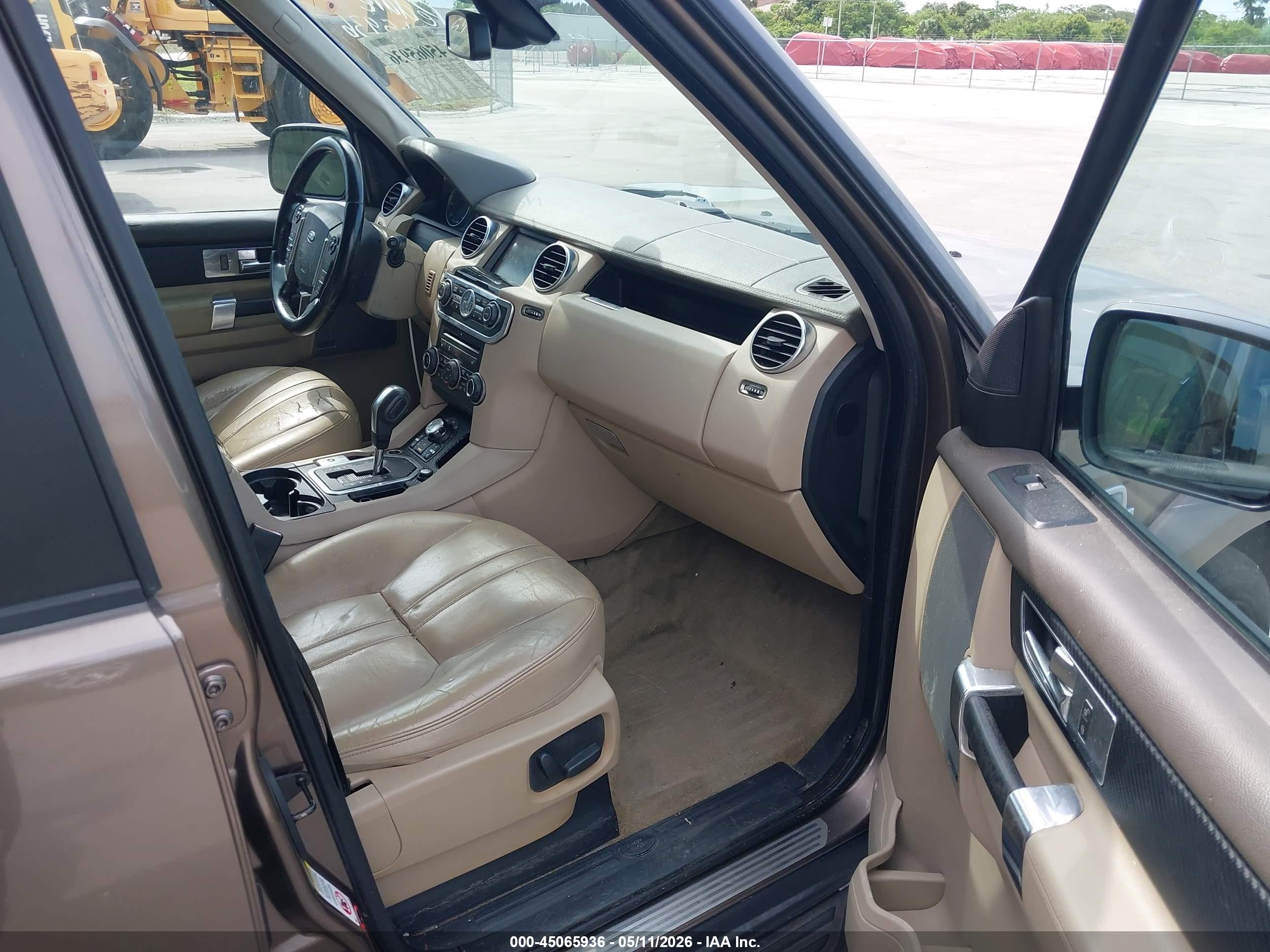 LAND ROVER image 5