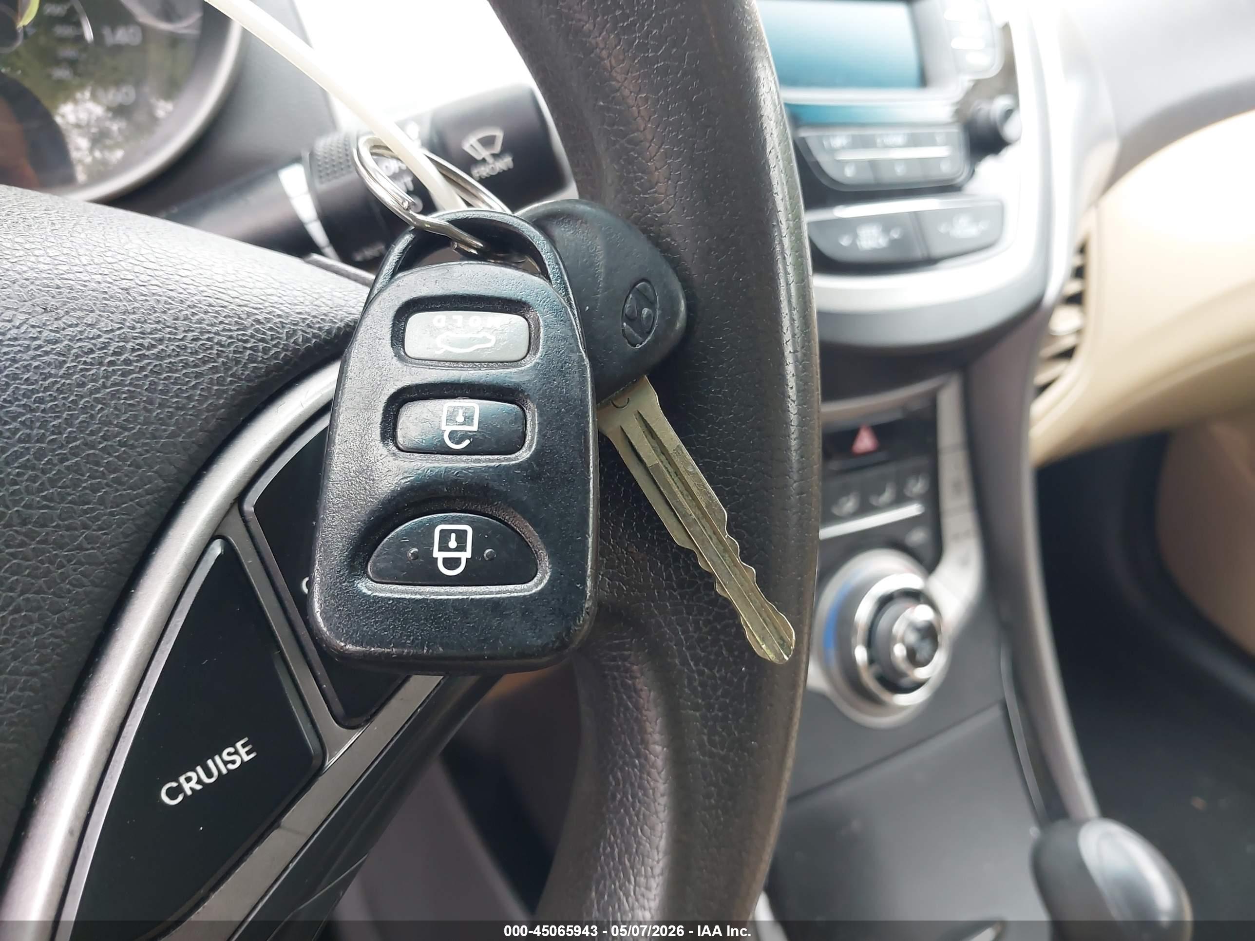 HYUNDAI ELANTRA image 11