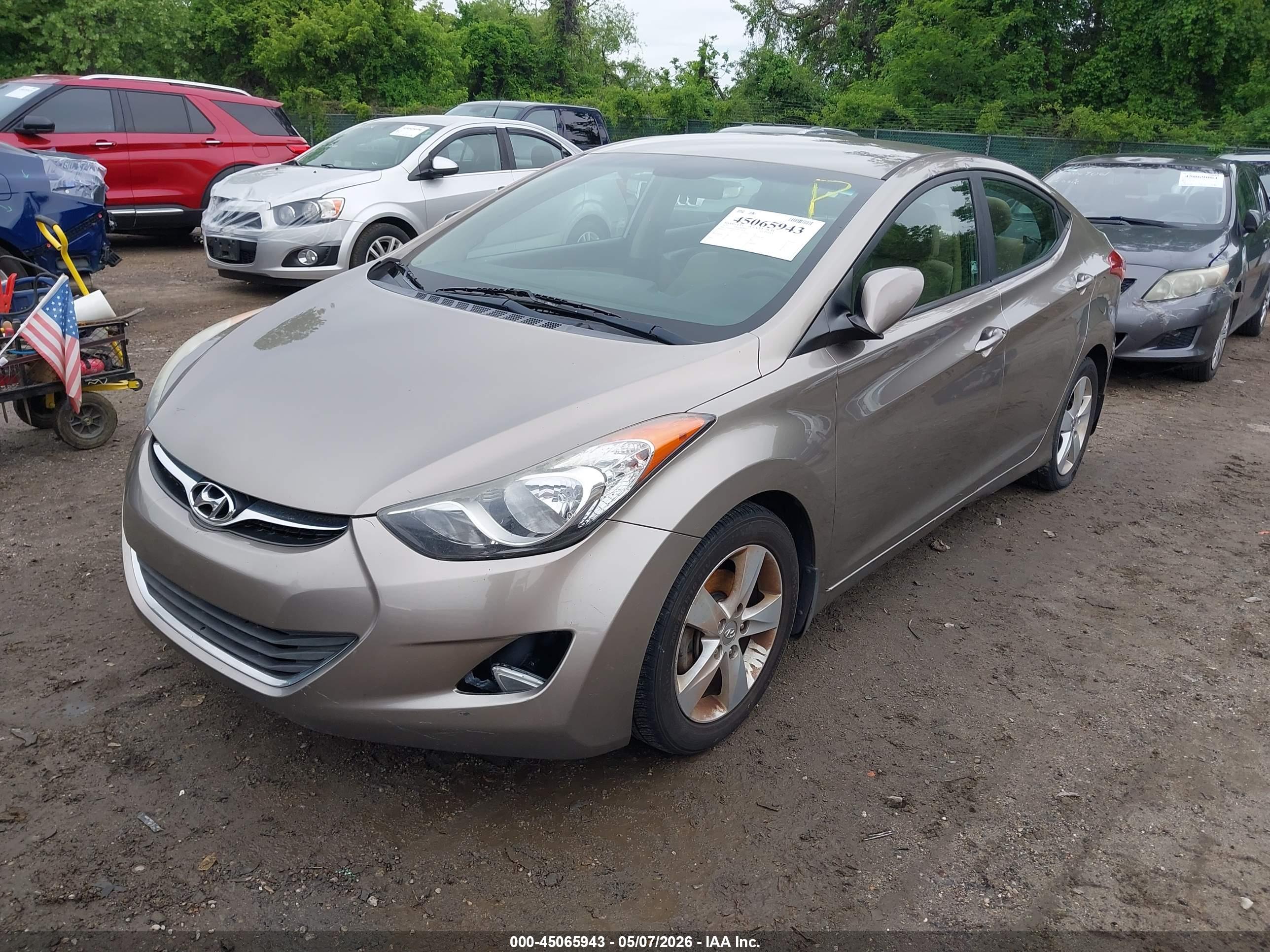 HYUNDAI ELANTRA image 2