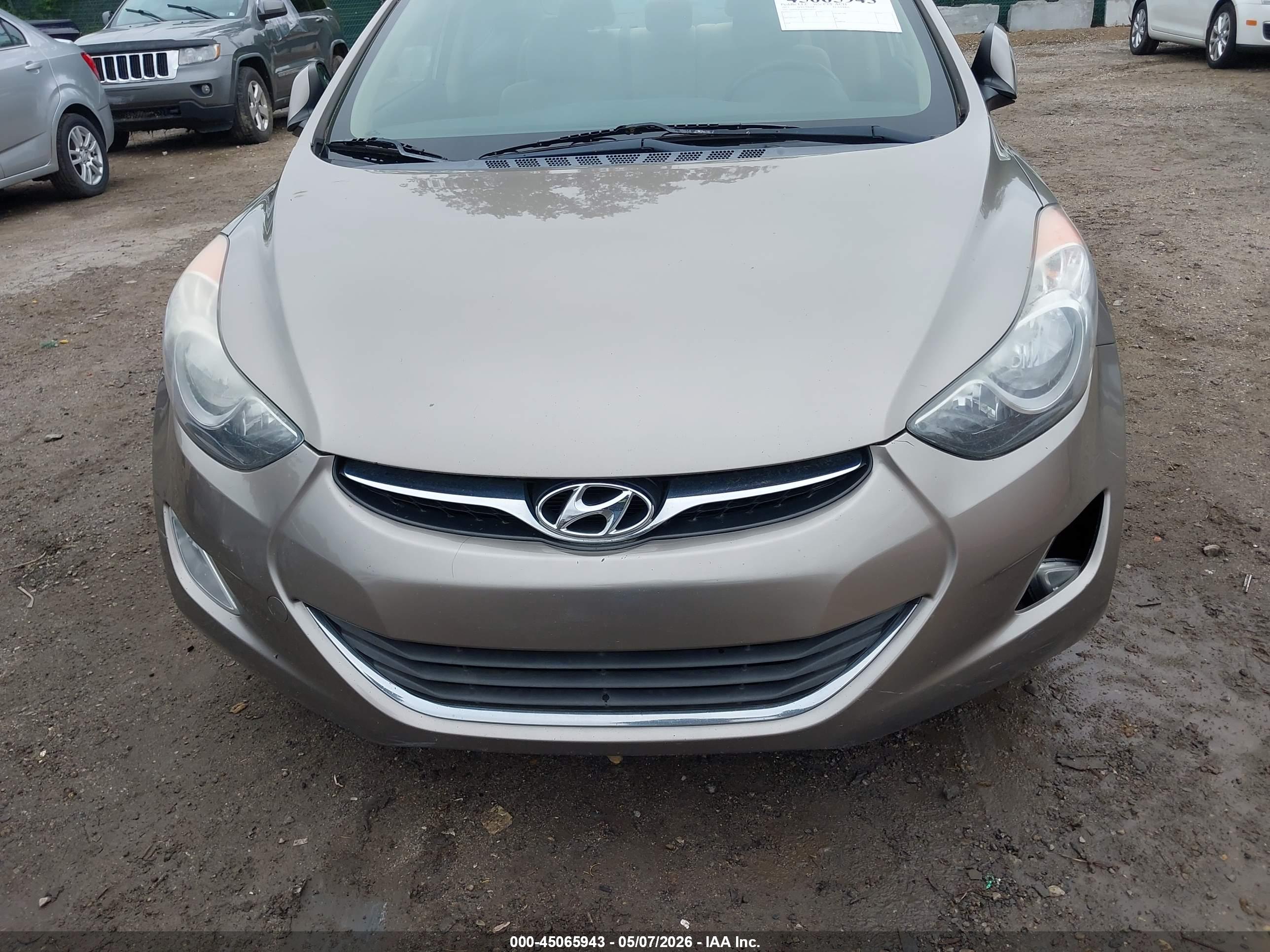 HYUNDAI ELANTRA image 6