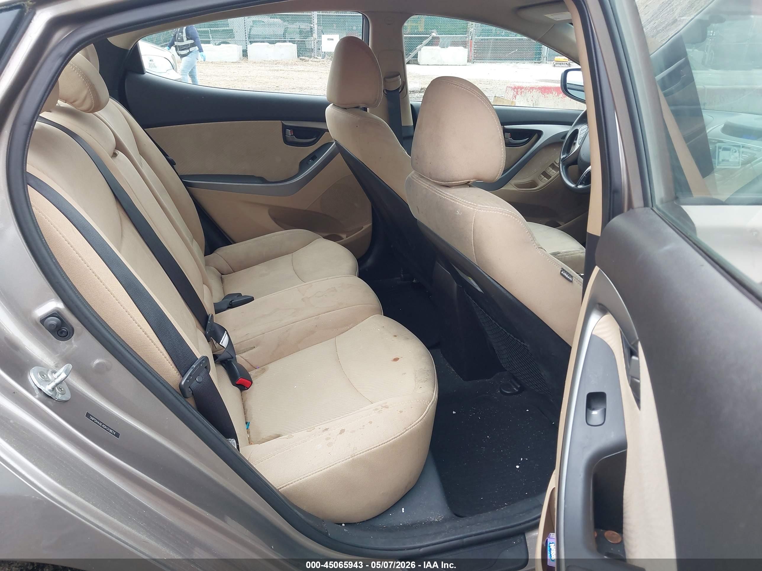 HYUNDAI ELANTRA image 8